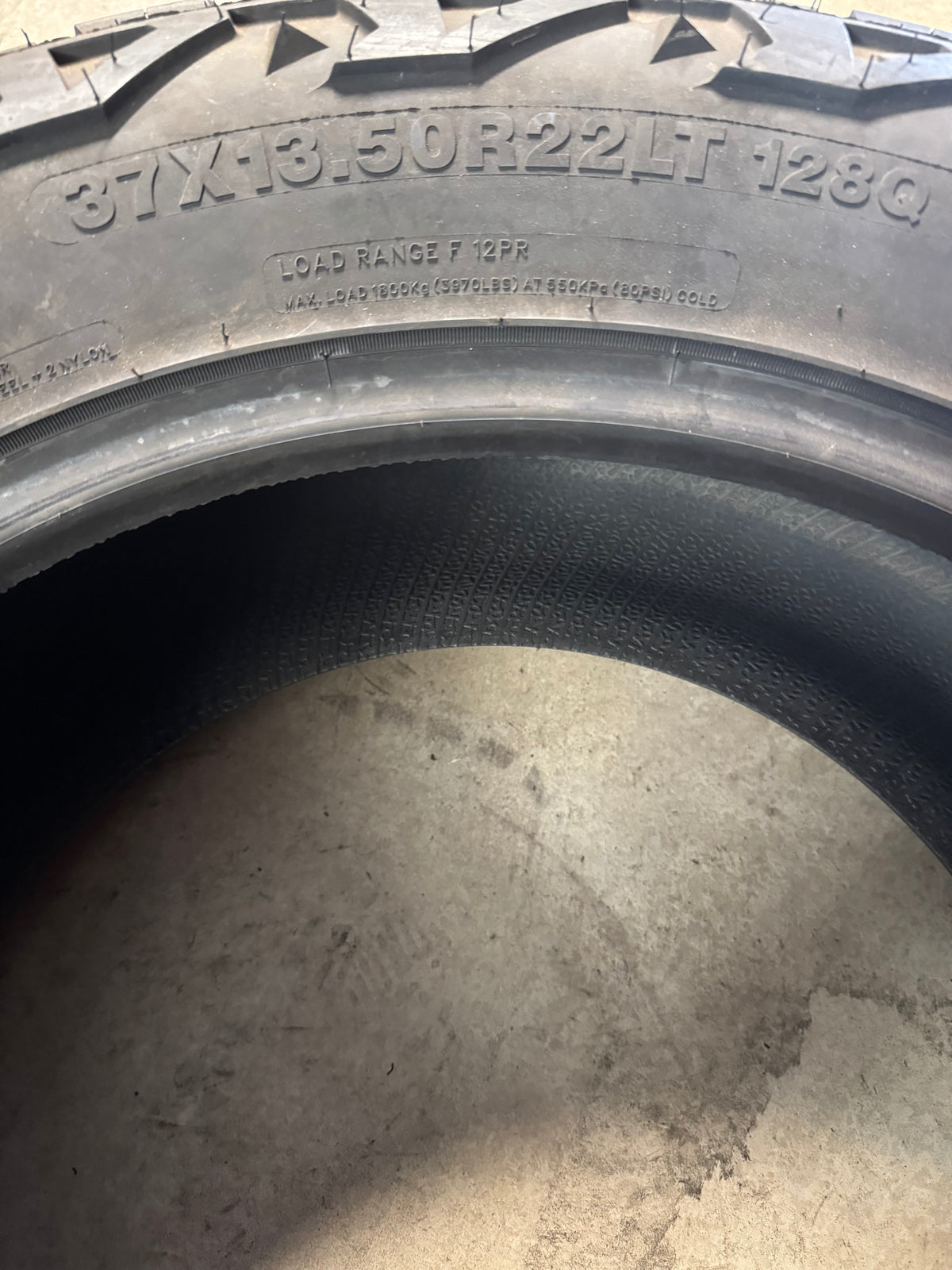 VENOM POWER TERRA HUNTER X/T BSW LT 37 13.5 22 128Q 12PLY TIRE TVPXT23