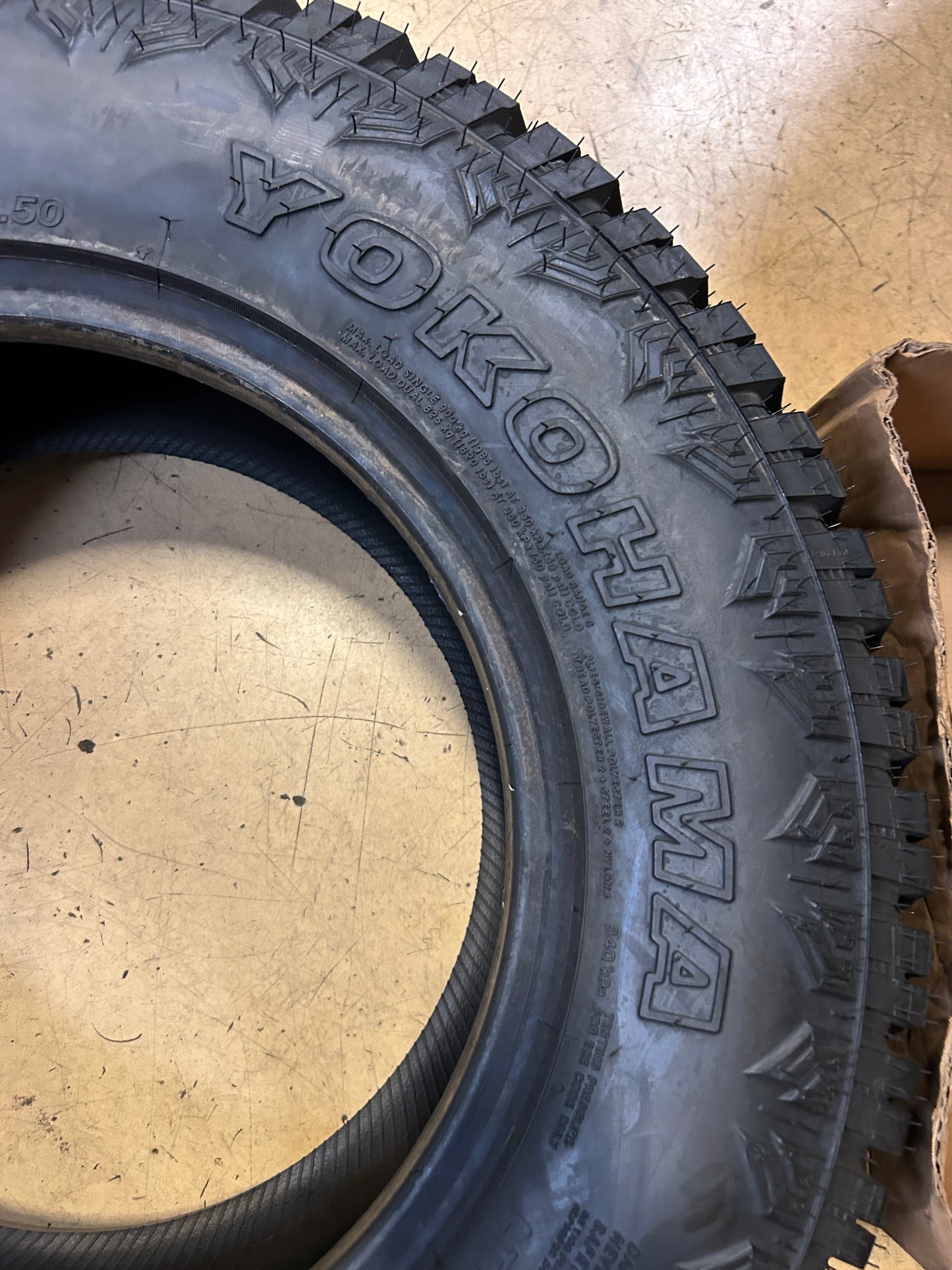 NOS YOKOHAMA GEOLANDAR X A/T BSW LT 235 70 16 104/101Q 6PLY TIRE 110116037