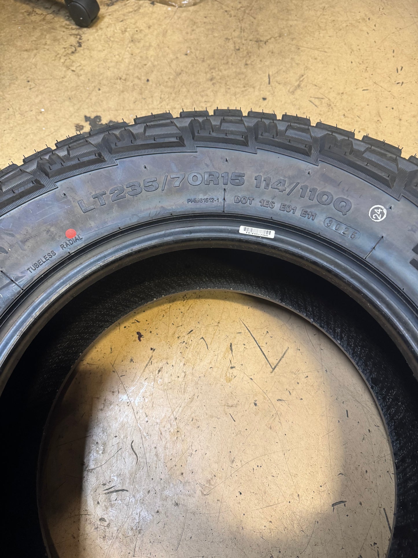 ARMSTRONG TRU-TRAC AT II BSW LT 235 70 15 114/110Q 10PLY ALL TERRAIN TIRE 1200063941