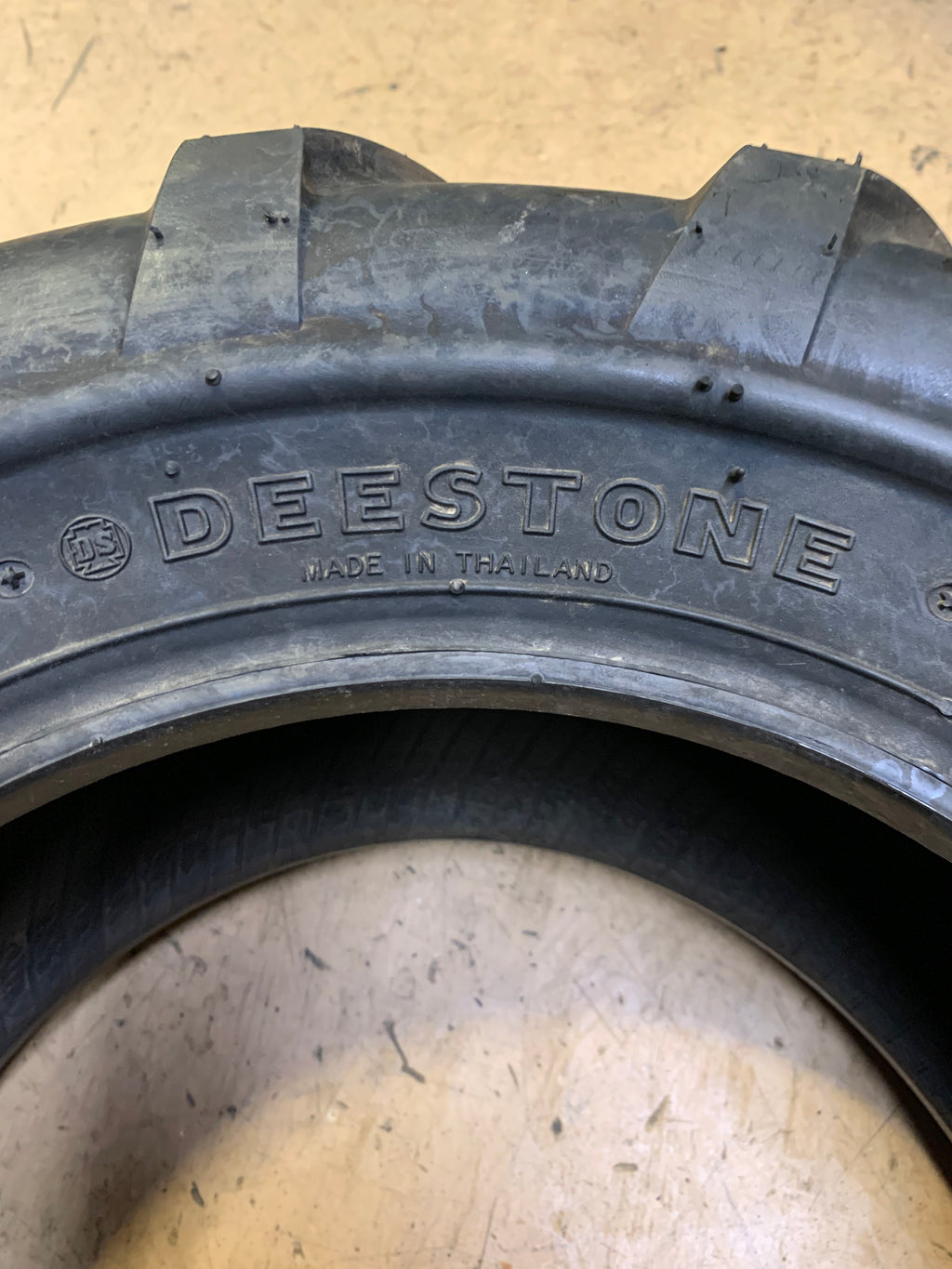 DEESTONE D405 23 8.5 12 93A3 6PLY TRACTOR TIRE DS5241