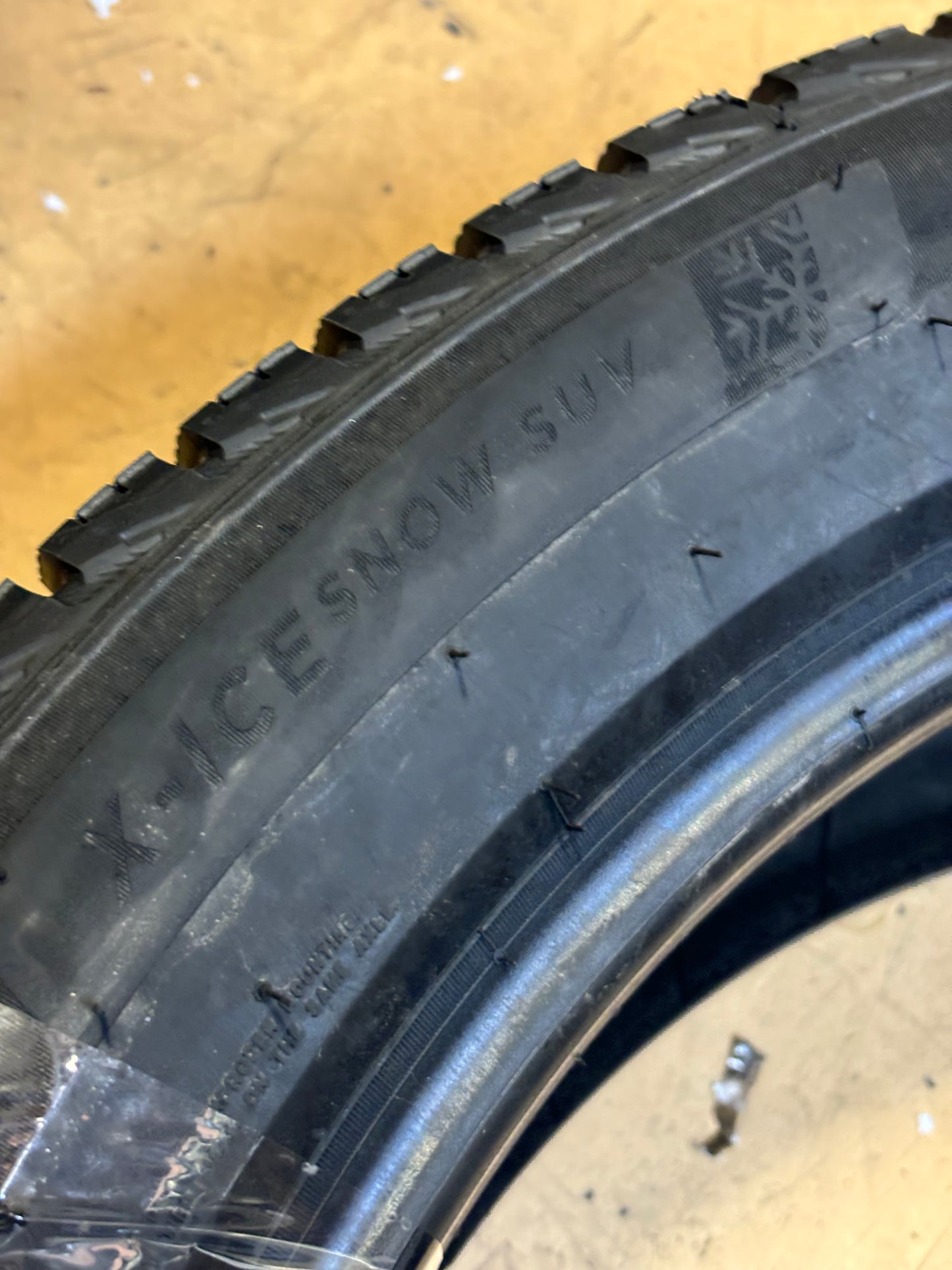 4 MICHELIN X-ICE SNOW SUV BSW P 275 45 20 110T XL WINTER TIRE 12778