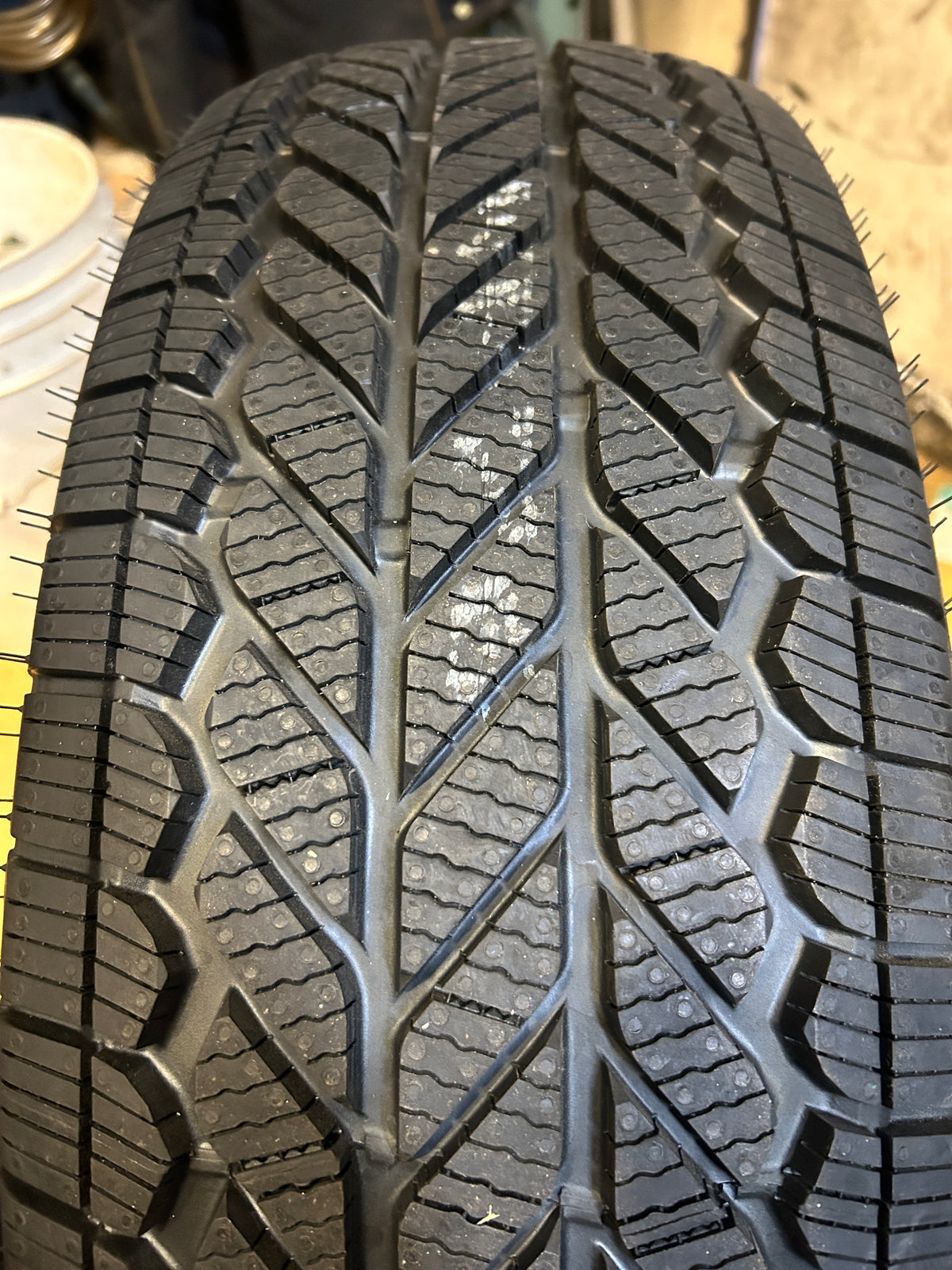 BRIDGESTONE WEATHERPEAK BSW P 235 65 16 103T  ALL WEATHER TIRE 006057