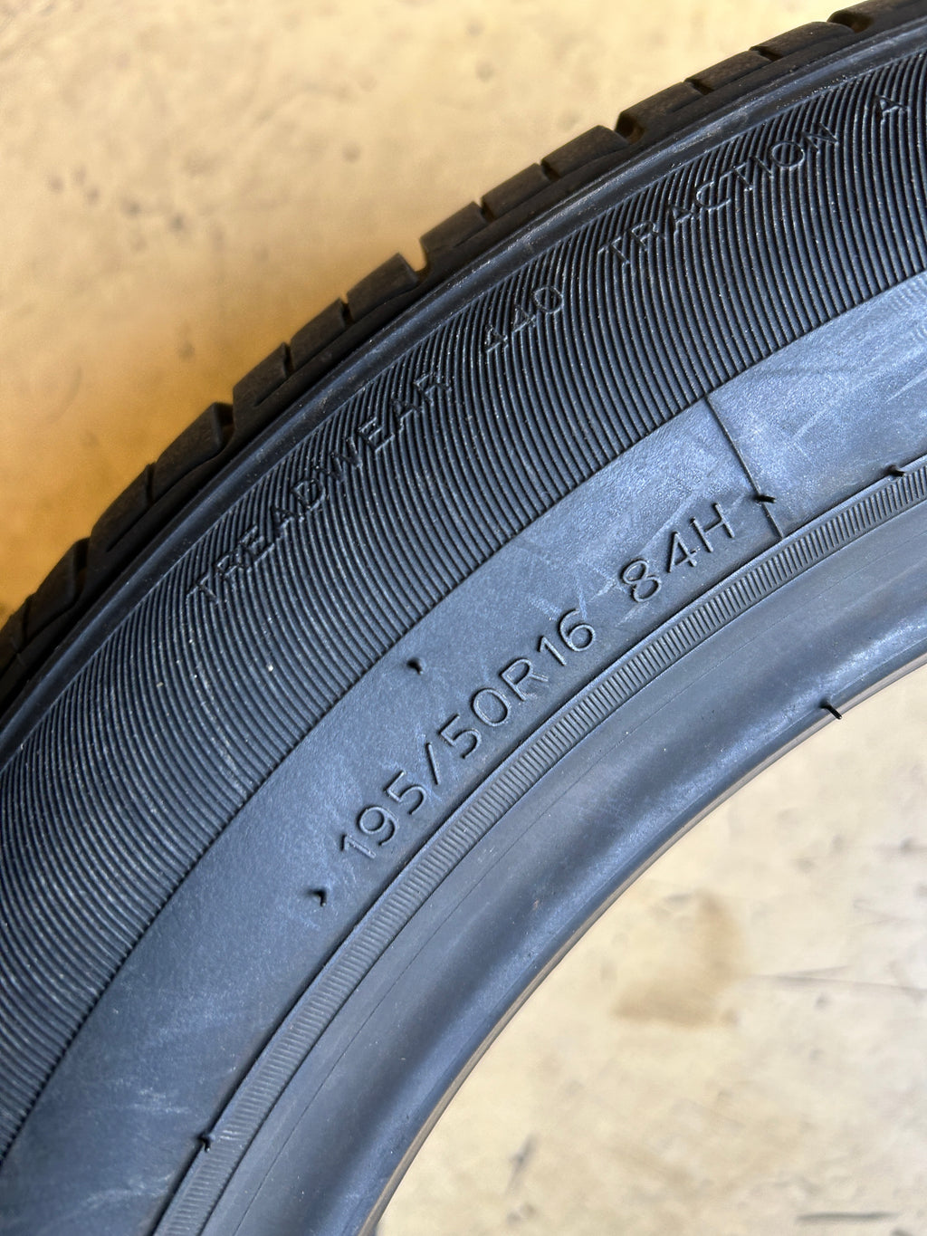 NOS HANKOOK OPTIMO H426 BSW P 195 50 16 84H ALL SEASON TIRE 1011165