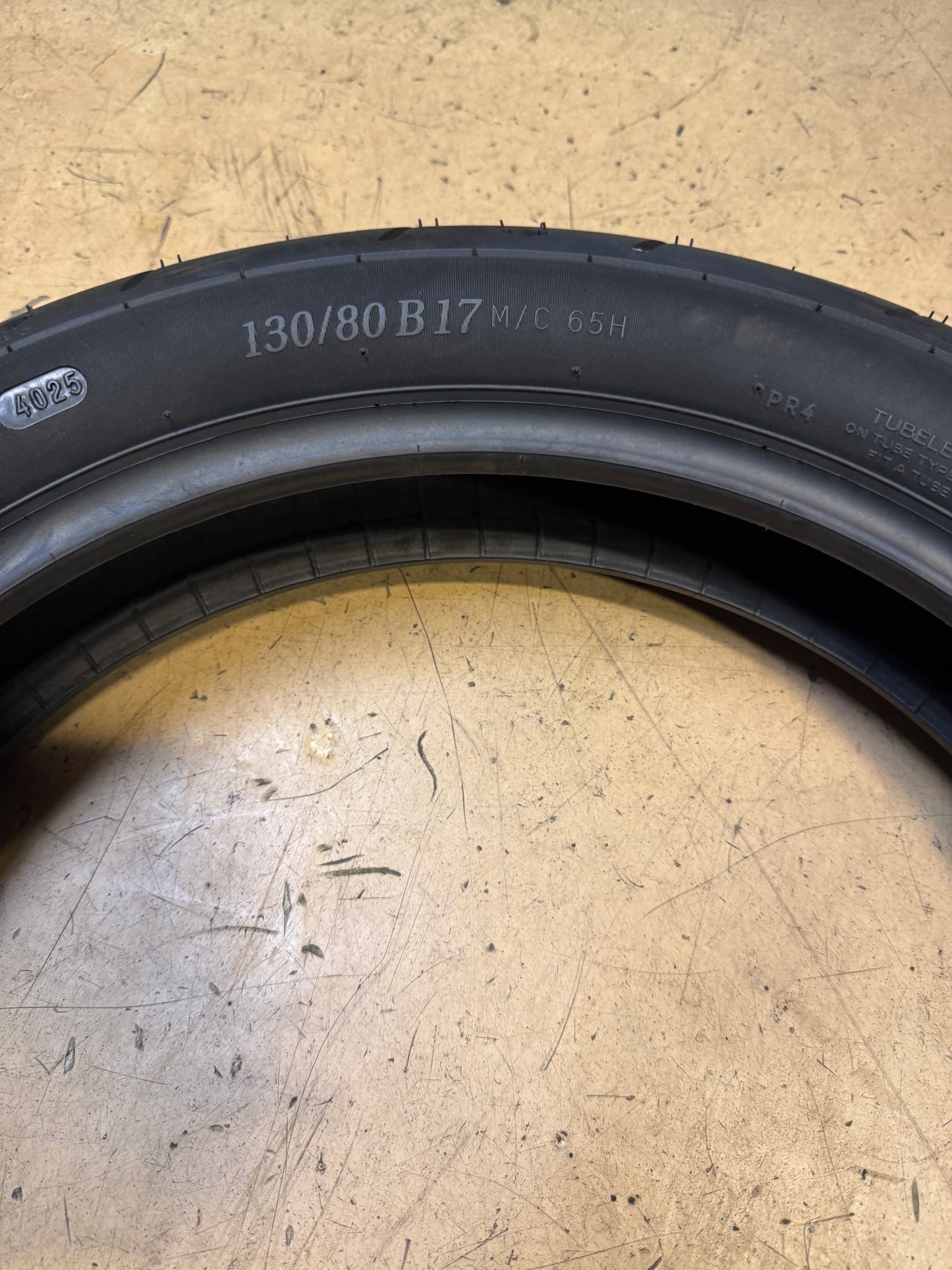 MICHELIN SCORCHER 31 BSW 130 80 17 65M FRONT MOTORCYCLE TIRE 89023