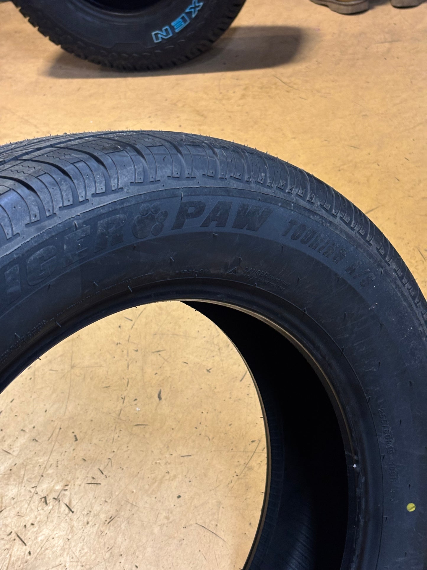 UNIROYAL TIGER PAW TOURING A/S DT BSW P 255 60 19 109H SL ALL SEASON TIRE 60322