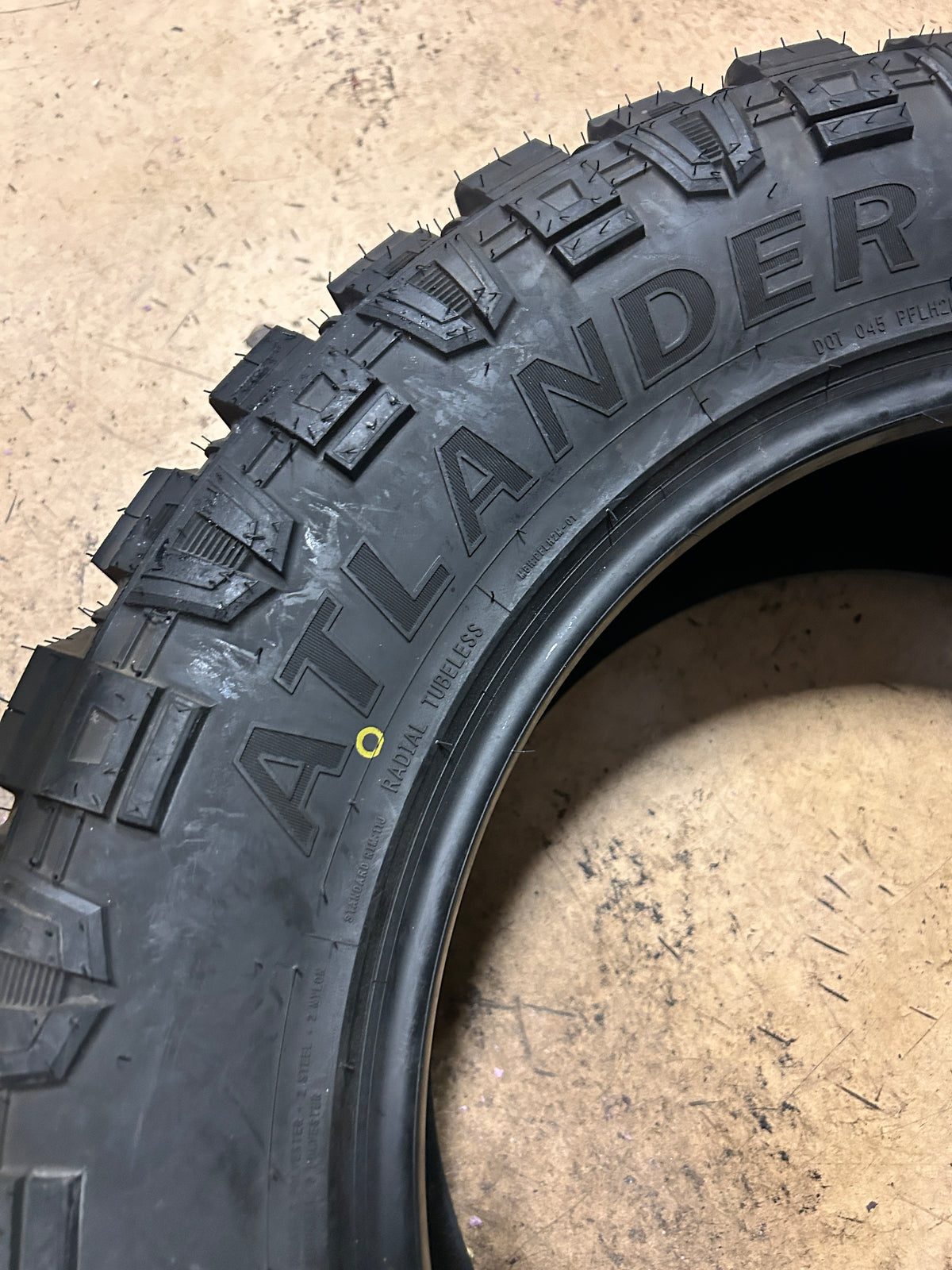 NOS ATLANDER ROVERCLAW M/T I BSW LT 37 13.5 22 128Q 12PLY MUD TIRE ATL1810