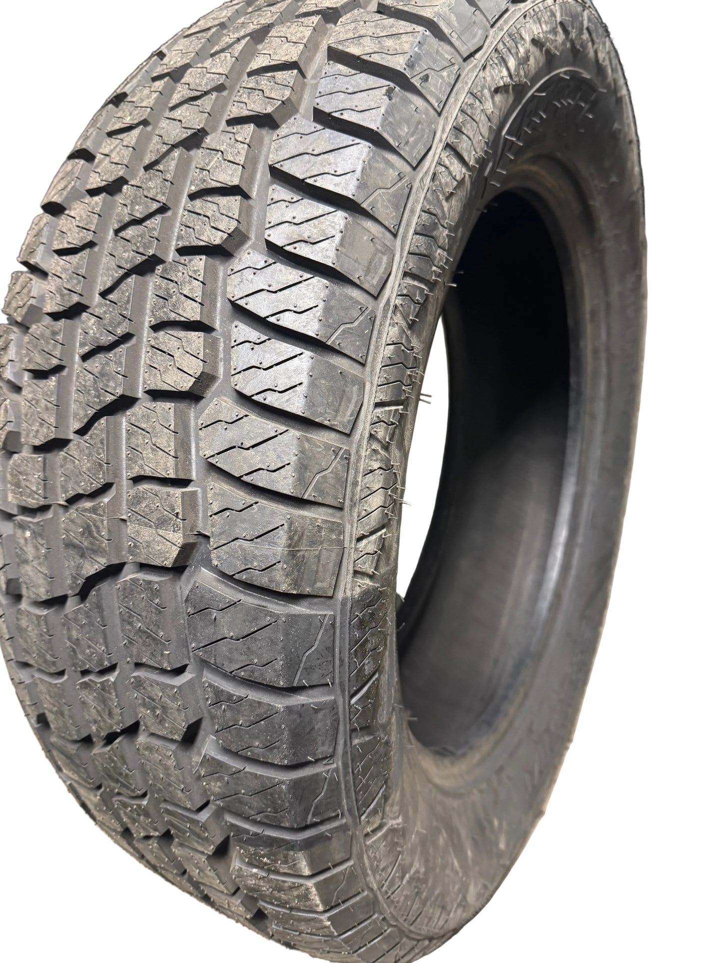 NOS VERCELLI TERRENO A/T BSW P 275 60 20 115T ALL TERRAIN TIRE AOTVC0519