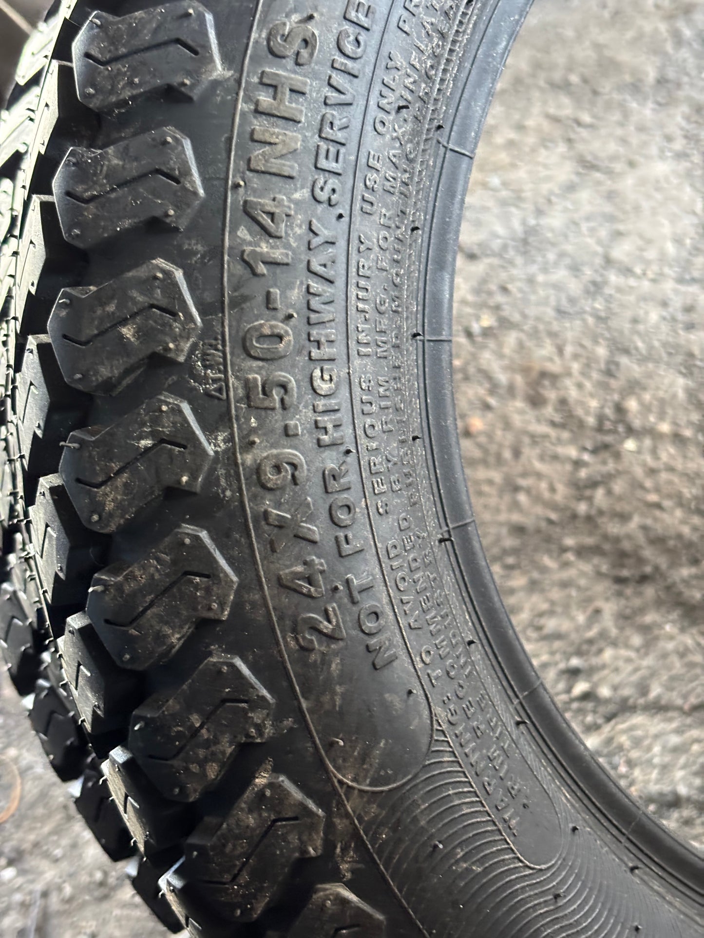 OTR GRASS MASTER BSW  24 9.5 14 4PLY LAWN TIRE T8042495014