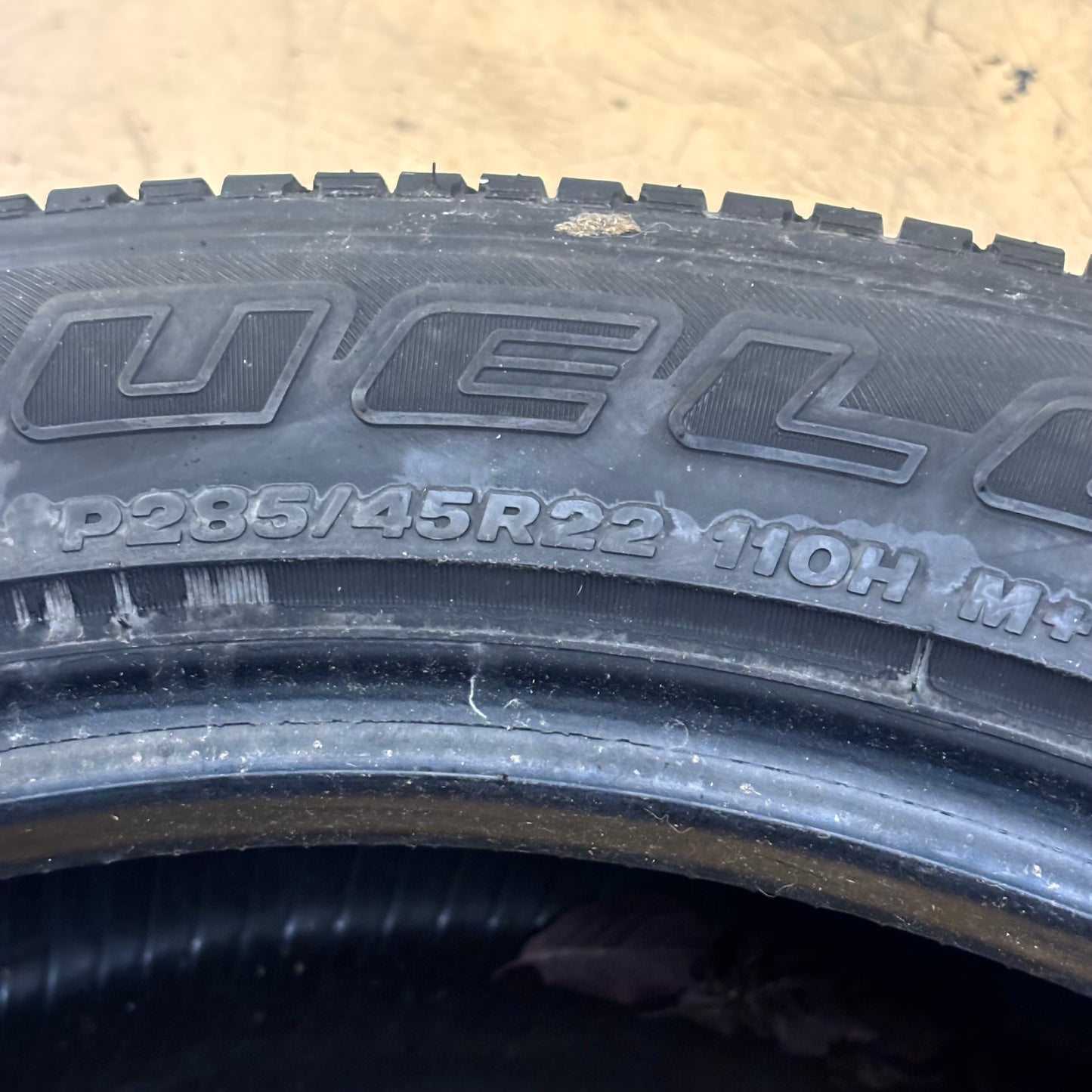USED BRIDGESTONE DUELER LTH P 285 45 22 110H SL ALL SEASON TIRE 009627 10/32"