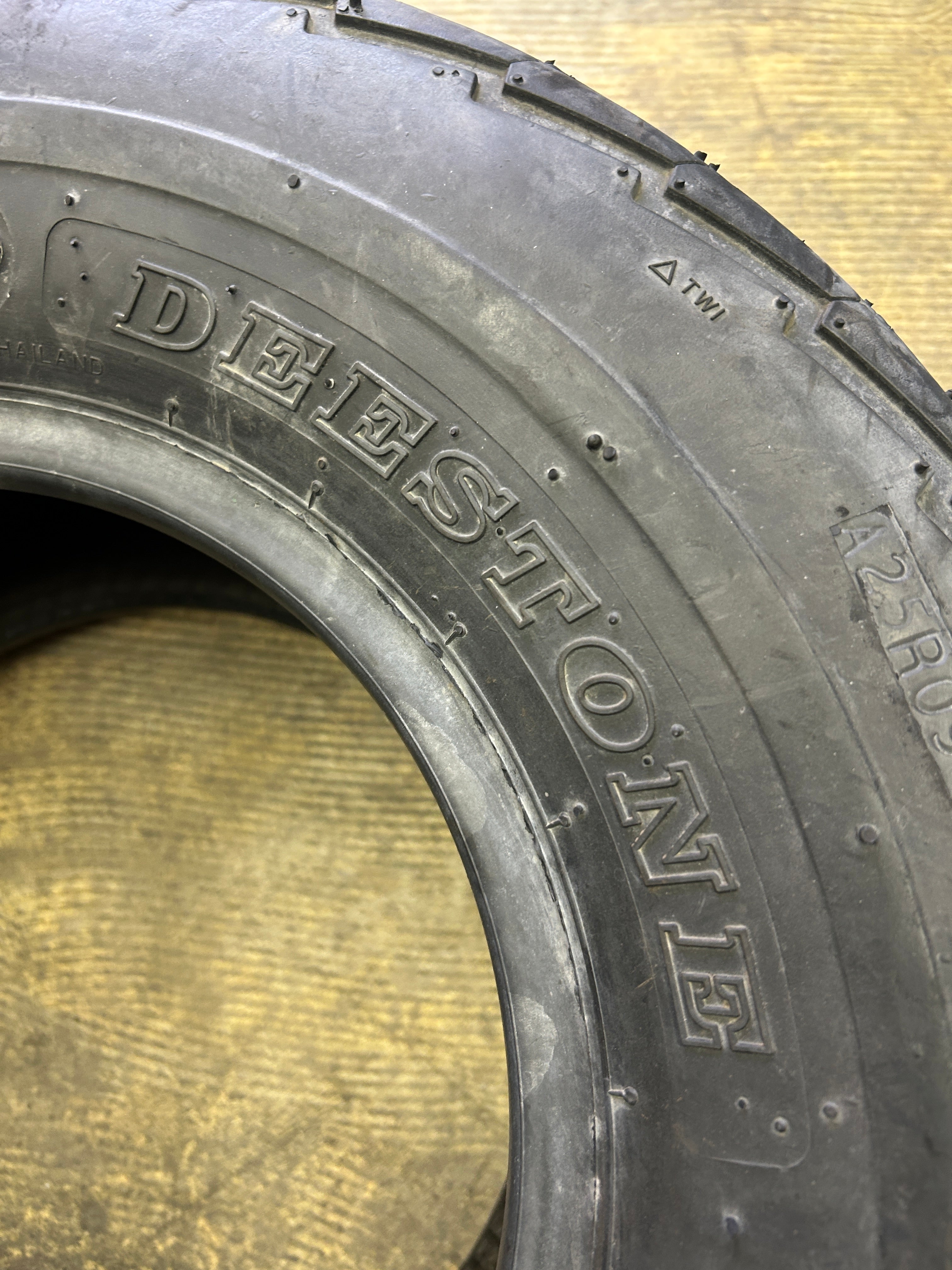 DEESTONE D268 BSW  20.5 8 10 84M 6PLY TRAILER TIRE DS7111