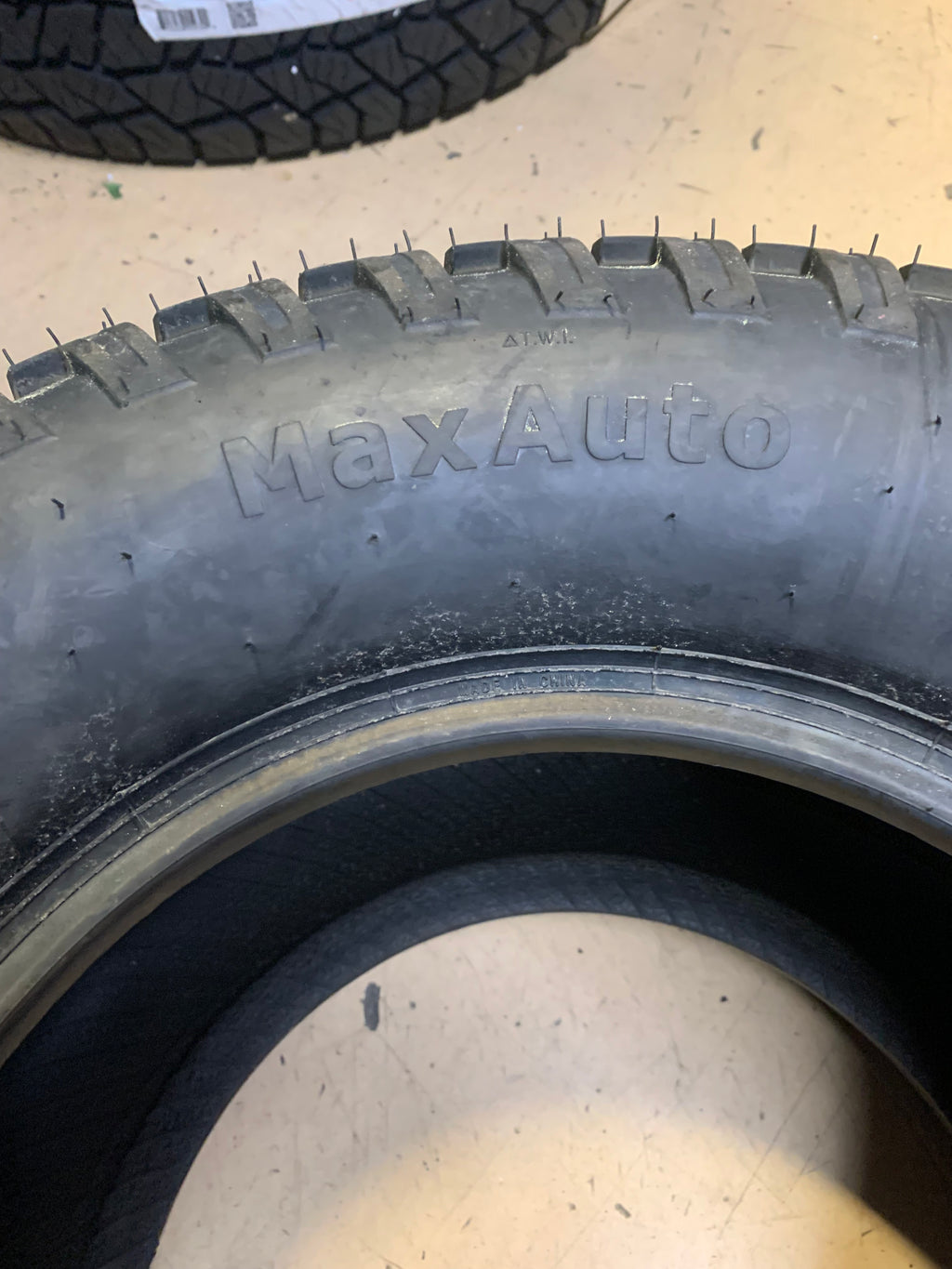 MAXAUTO P463 BSW 24 12 12 4PLY LAWN TIRE MA241212