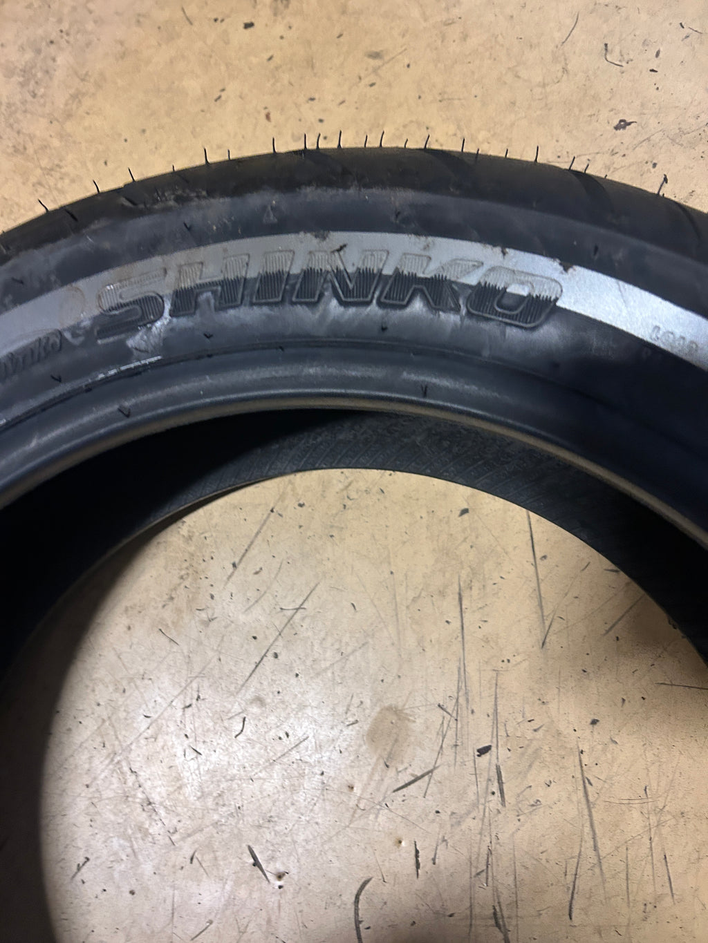 SHINKO SR777HD REFLECTOR BSW 180 65 16 81H REAR MOTORCYCLE TIRE 874809