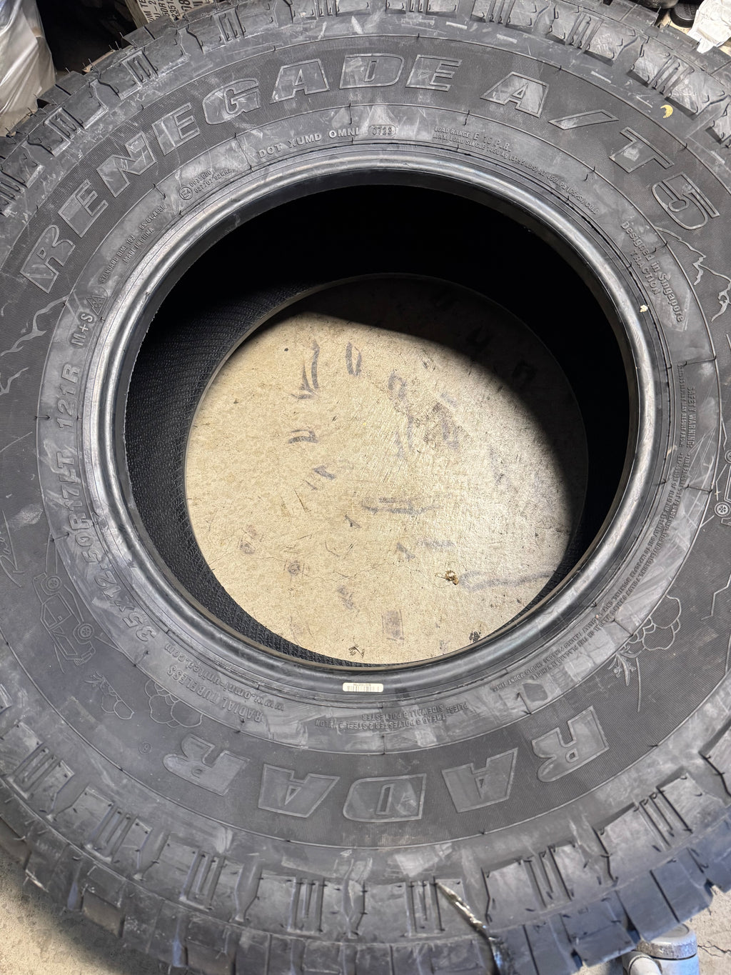 RADAR RENEGADE A/T5 BSW LT 35 12.5 17 121R 10PLY ALL TERRAIN TIRE RZD0117