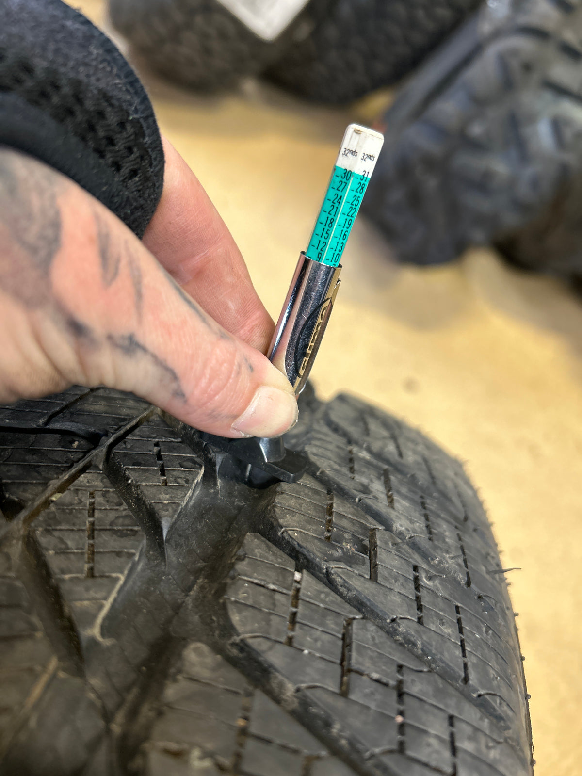 USED PIRELLI SCORPION WINTER BSW P 255 45 20 105V XL WINTER TIRE 2804800