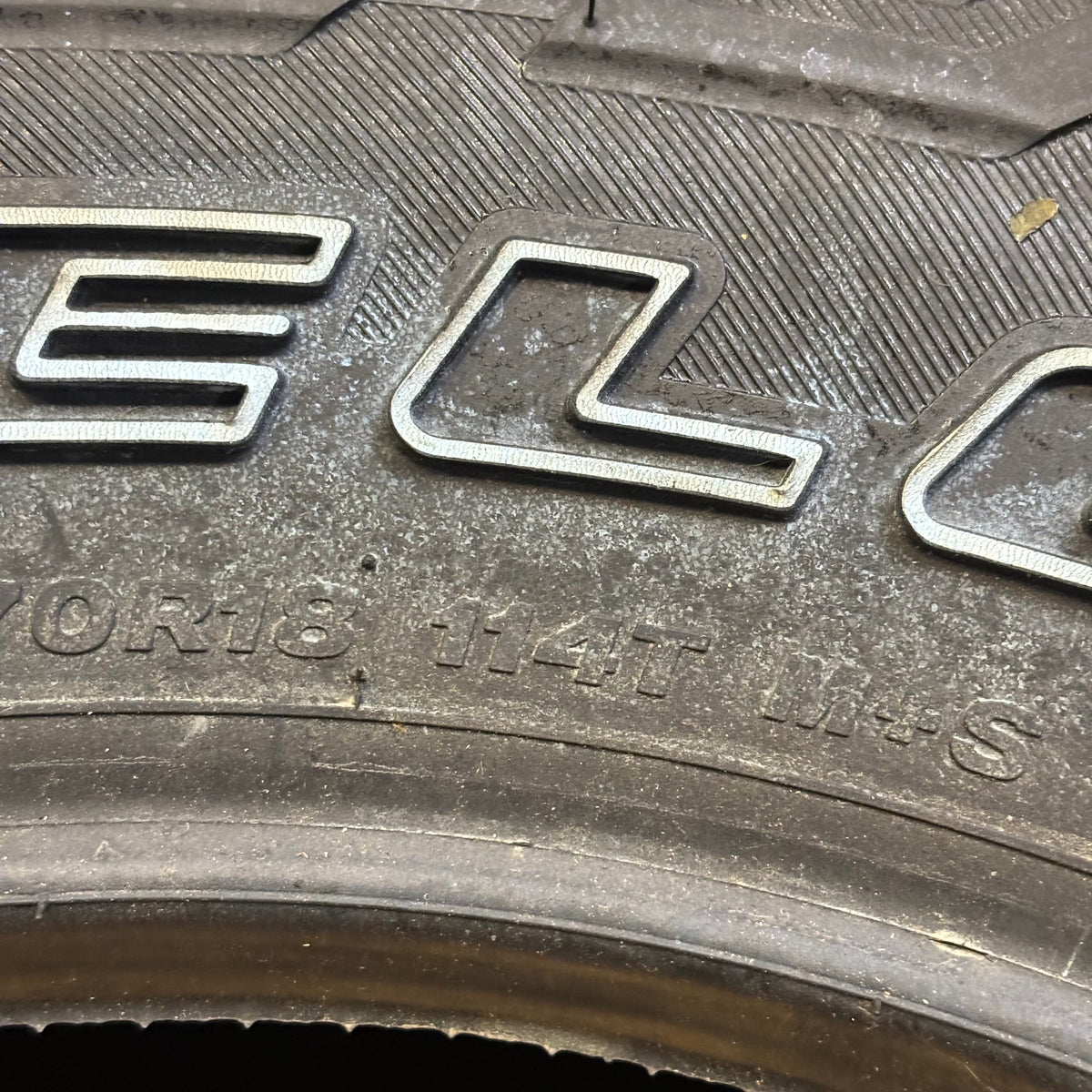BRIDGESTONE DUELER AT REVO 3 WL 265 70 18 114T SL ALL TERRAIN TIRE 000040