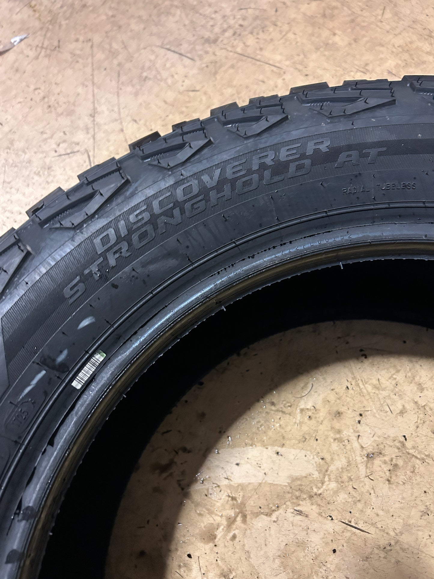 COOPER DISCOVERER STRONGHOLD AT BSW LT 265 60 20 121/118S 10PLY TIRE 170301048