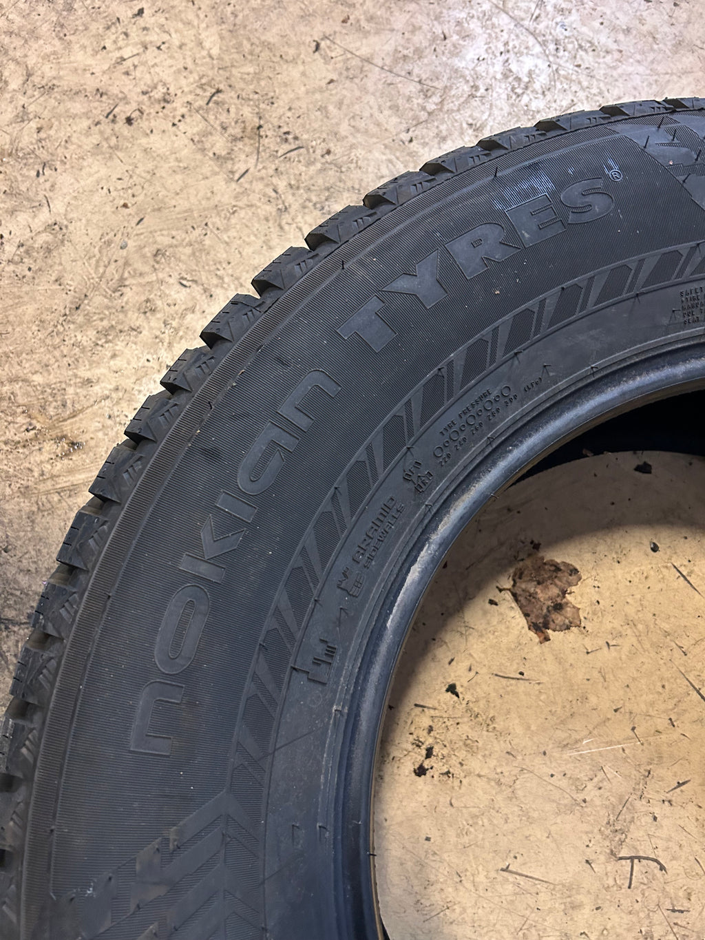 NOKIAN HAKKAPELIITTA 10 SUV STUDDED BSW P 245 70 17 110T WINTER TIRE TS32482