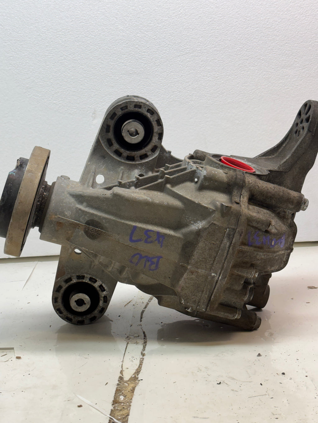 USED GENUINE MOPAR REAR AXLE DIFFERENTIAL CHRYSLER 300 DODGE CHARGER 6815936AC