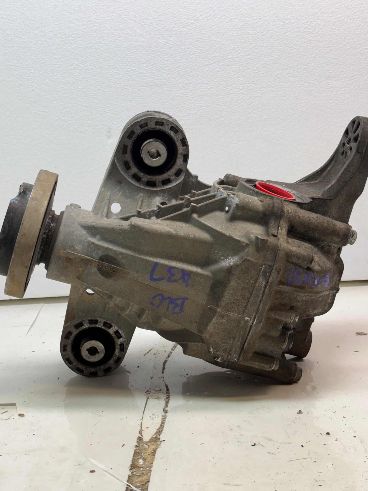 USED GENUINE MOPAR REAR AXLE DIFFERENTIAL CHRYSLER 300 DODGE CHARGER 6815936AC