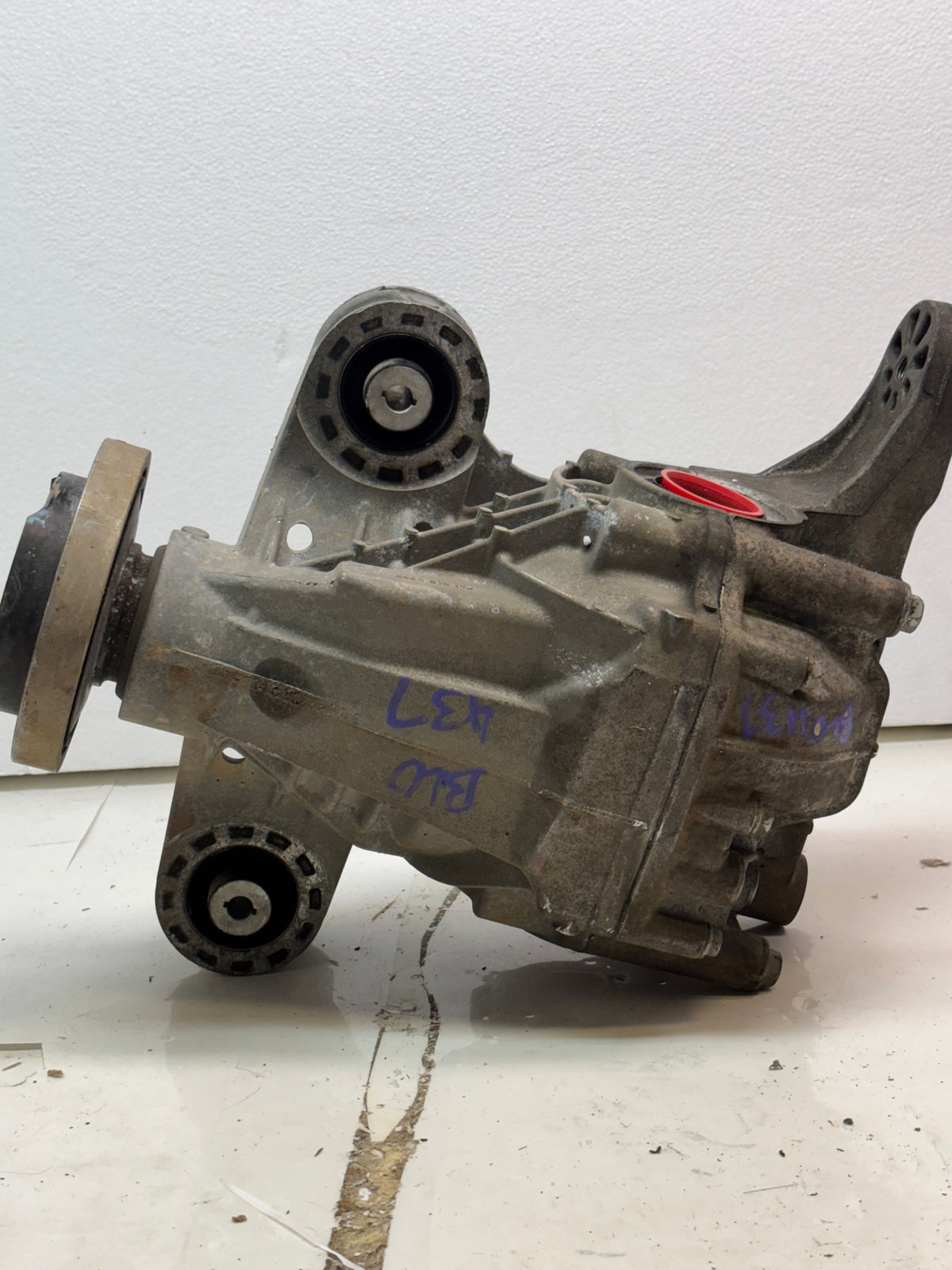 USED GENUINE MOPAR REAR AXLE DIFFERENTIAL CHRYSLER 300 DODGE CHARGER 6815936AC
