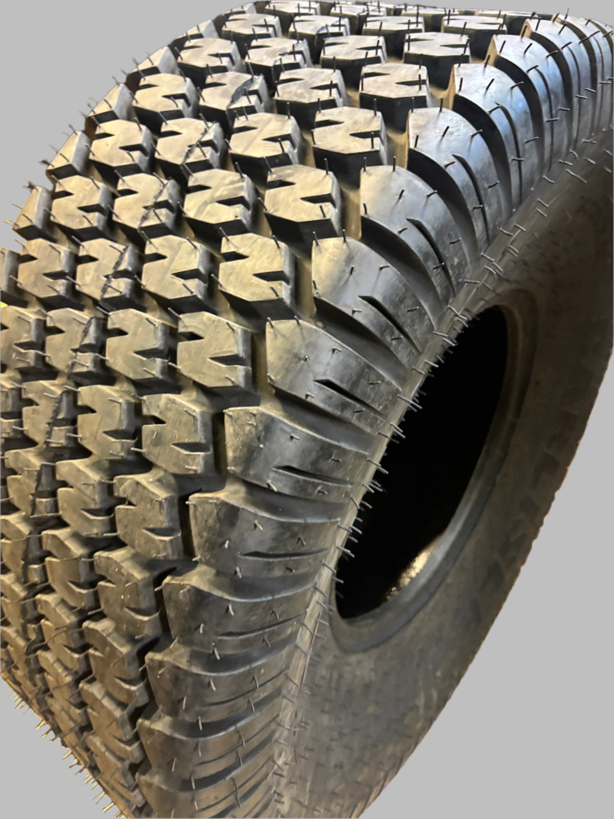 CARLISLE TURF PRO R3 13.6 16 4PLY TRACTOR TIRE 570080