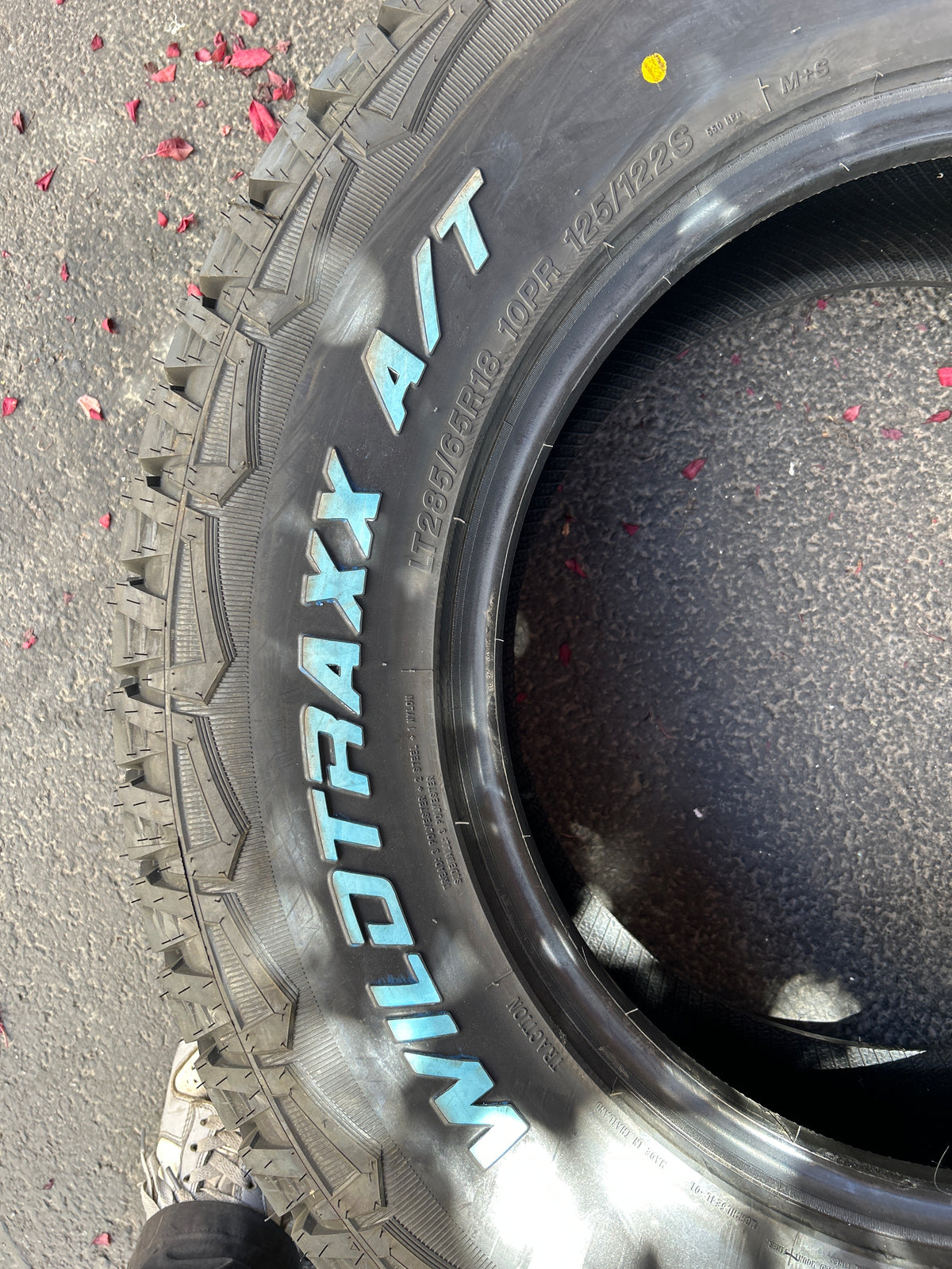 LANDSPIDER WILDTRAXX A/T OWL LT 285/65R18 125/122S ALL TERRAIN TIRE DAT035