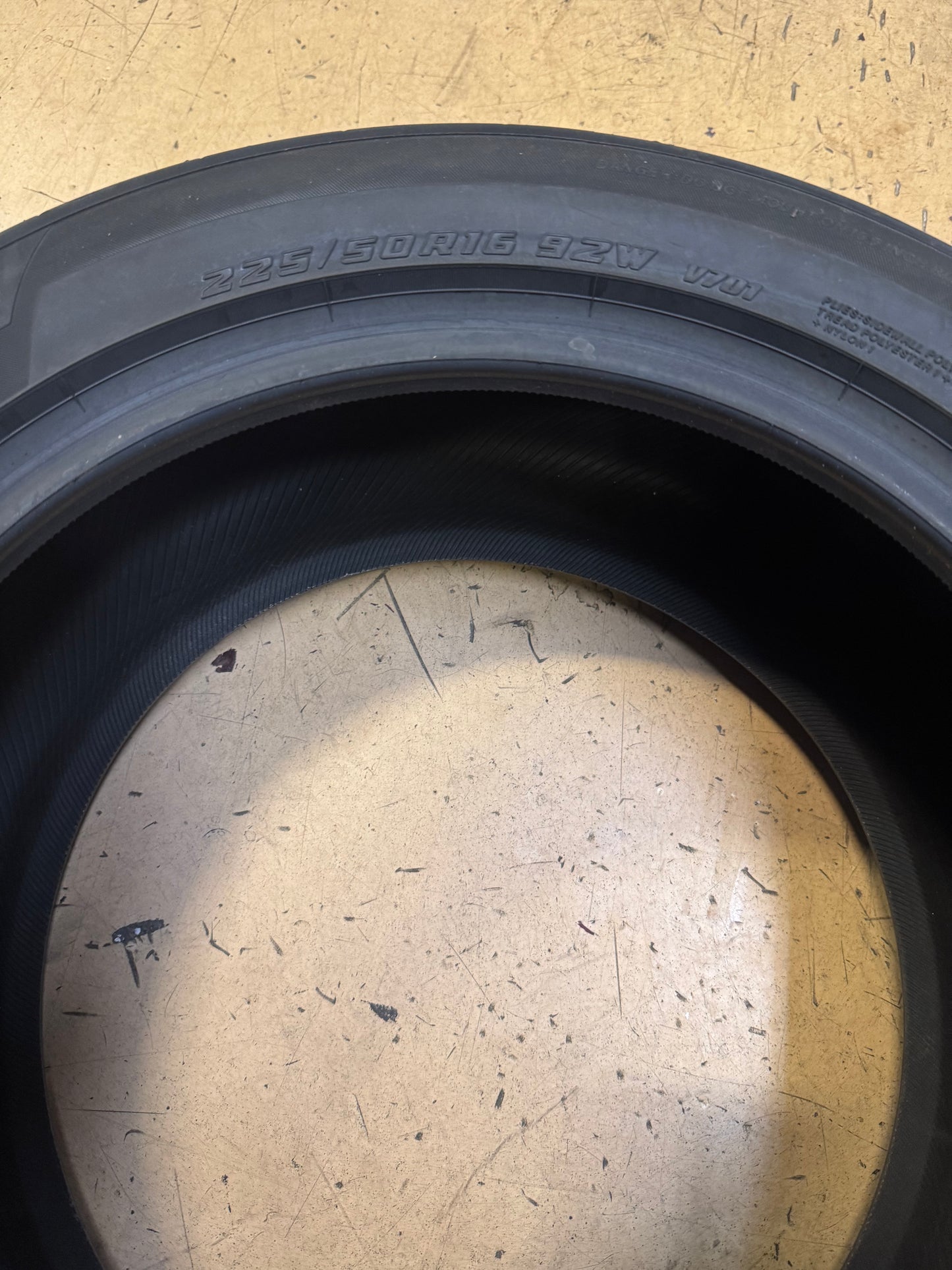 YOKOHAMA ADVAN FLEVA V701 BSW P 225 50 16 92W UHP SUMMER TIRE 110170139