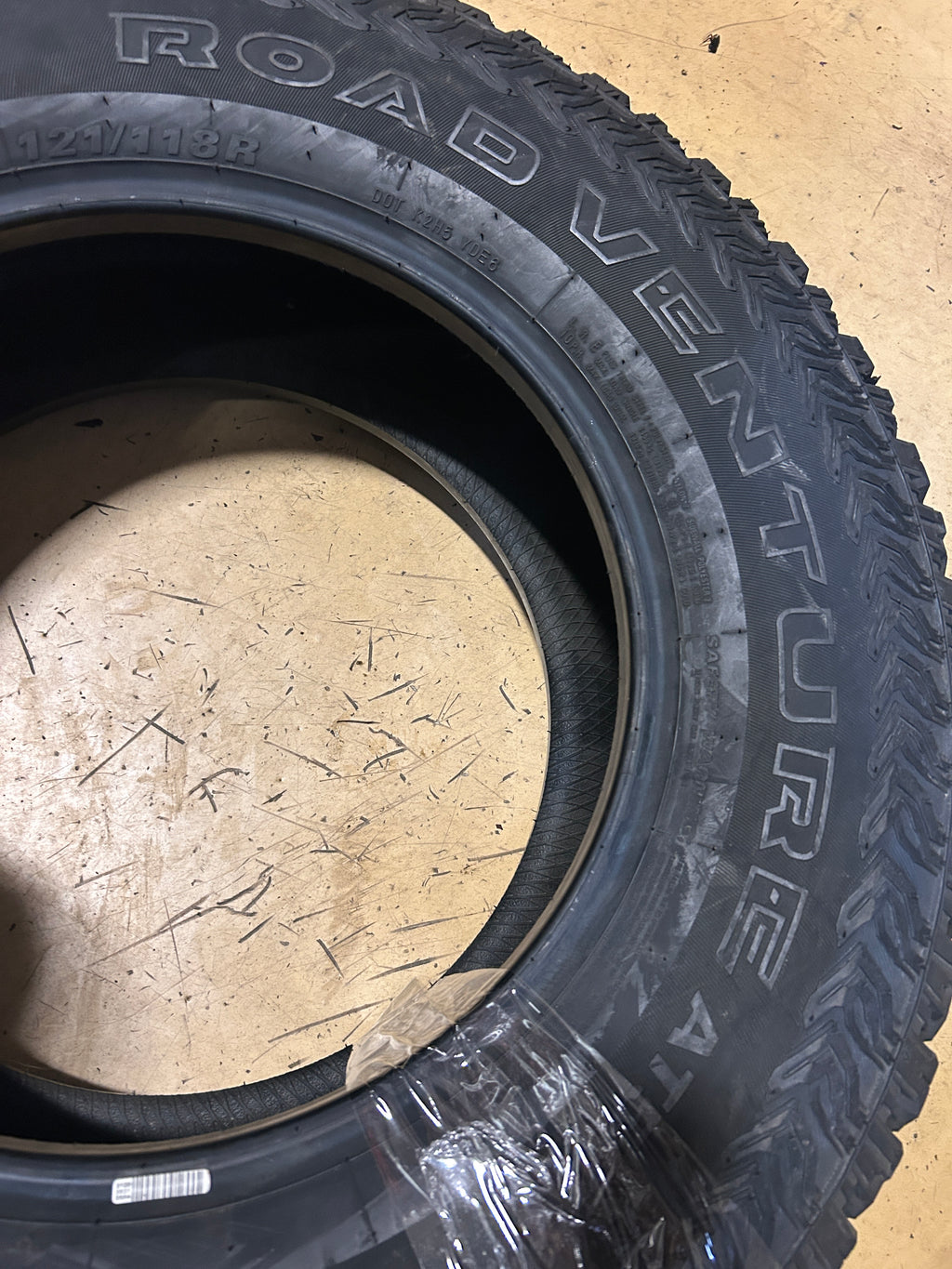 KUMHO ROAD VENTURE AT51 BSW LT 265 70 17 121/118R 10PLY ALL TERRAIN TIRE 2177723