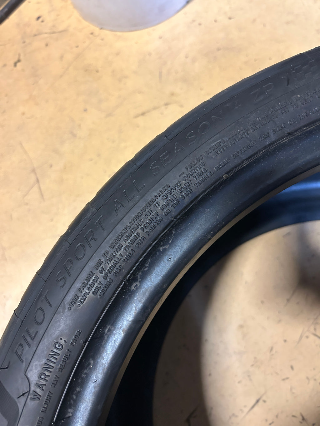 MICHELIN PILOT SPORT ALL SEASON 4 BSW P 305 30 20 99Y  ALL SEASON TIRE 90383