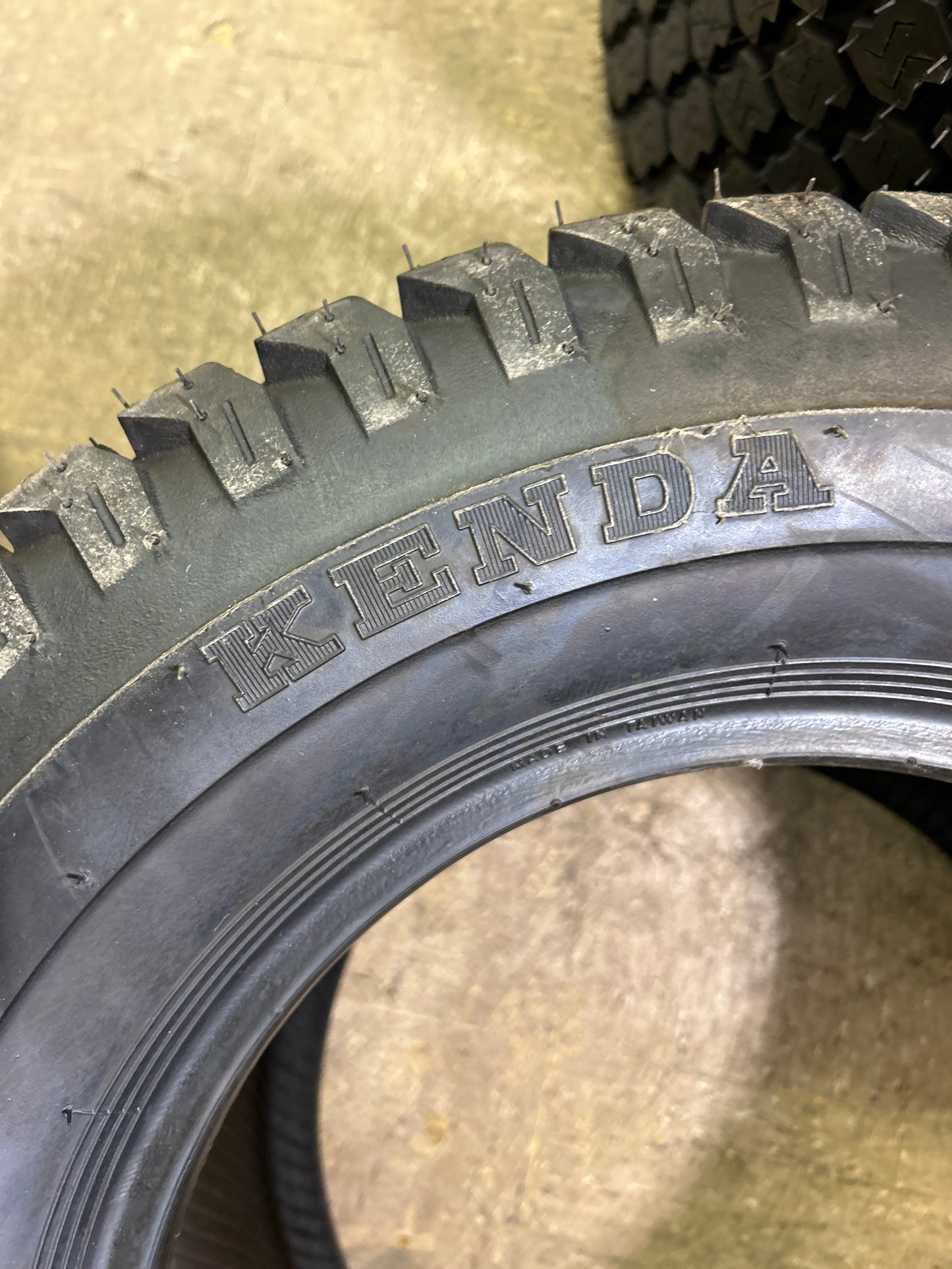 KENDA SUPER TURF K500 BSW  24 12.00 12 4PLY LAWN/GARDEN TIRE 10500128AB1