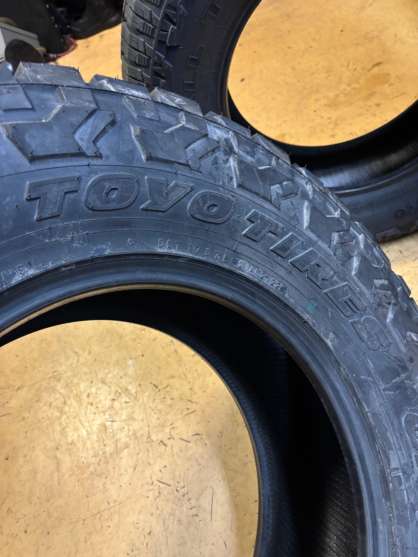 TOYO OPEN COUNTRY R/T TRAIL LT 285 70 17 126/123Q LRE 10 PLY RUGGED TERRAIN TIRE 354080