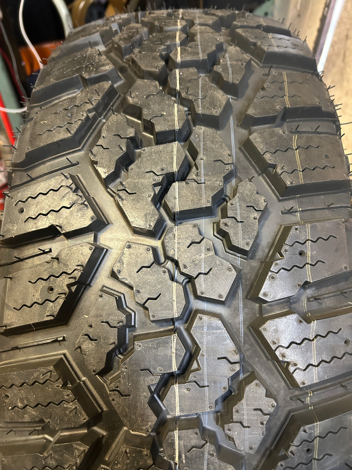 KANATI TRAIL HOG A/T-4 BSW LT 37 12.5 18 128Q ALL TERRAIN TIRE LTH1837125E