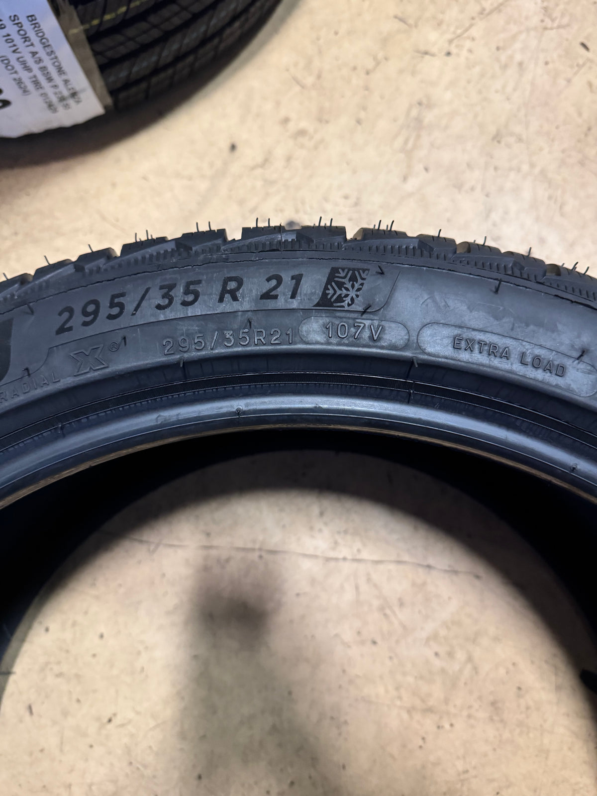 NOS MICHELIN PILOT ALPIN 5 SUV (*) BMW BSW P  295 35 21 107V XL WINTER TIRE 75271
