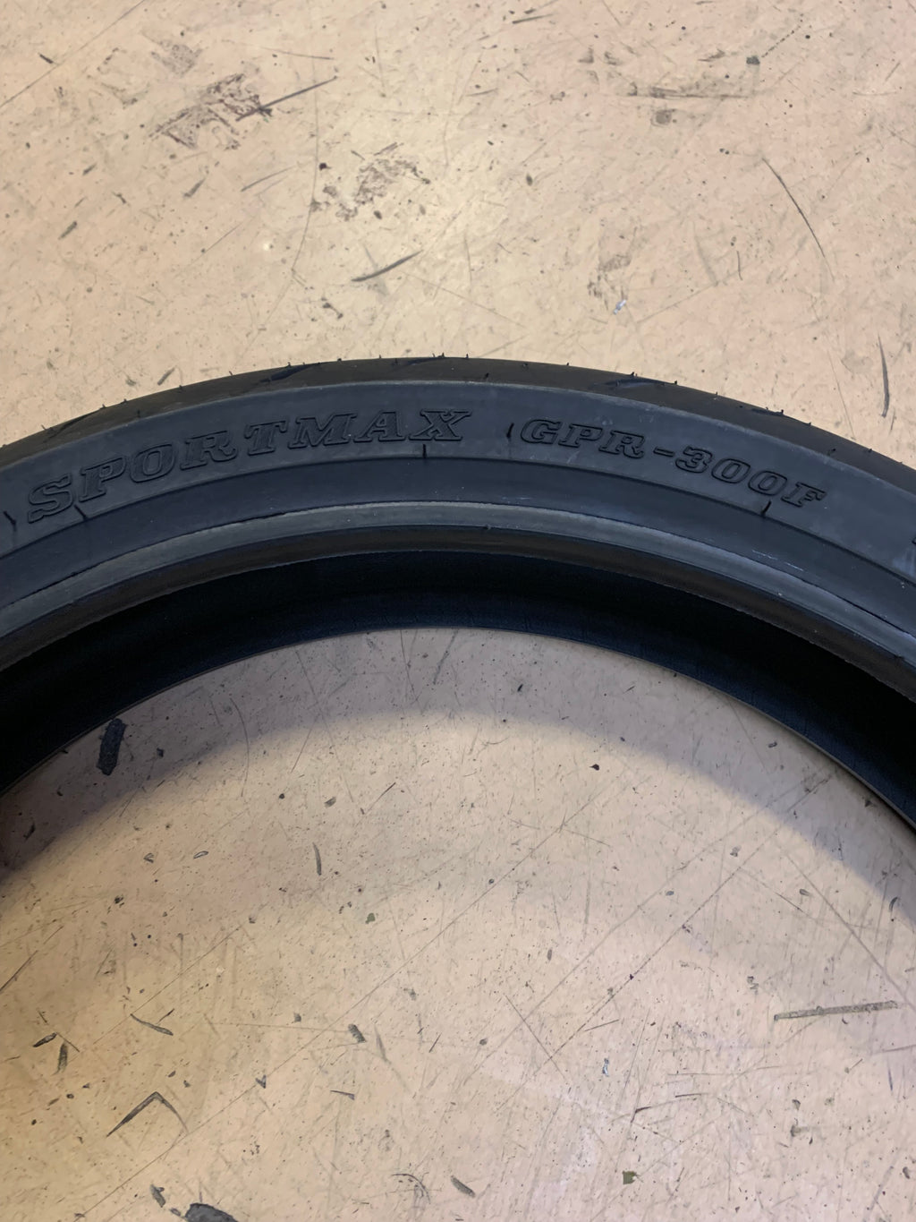 DUNLOP SPORTMAX GPR-300 BSW 110 70 17 64H FRONT MOTORCYCLE TIRE ‎300F02