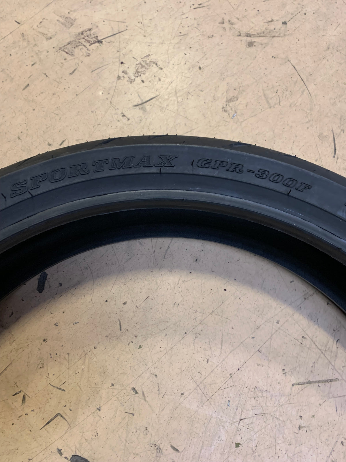 DUNLOP SPORTMAX GPR-300 BSW 110 70 17 64H FRONT MOTORCYCLE TIRE ‎300F02