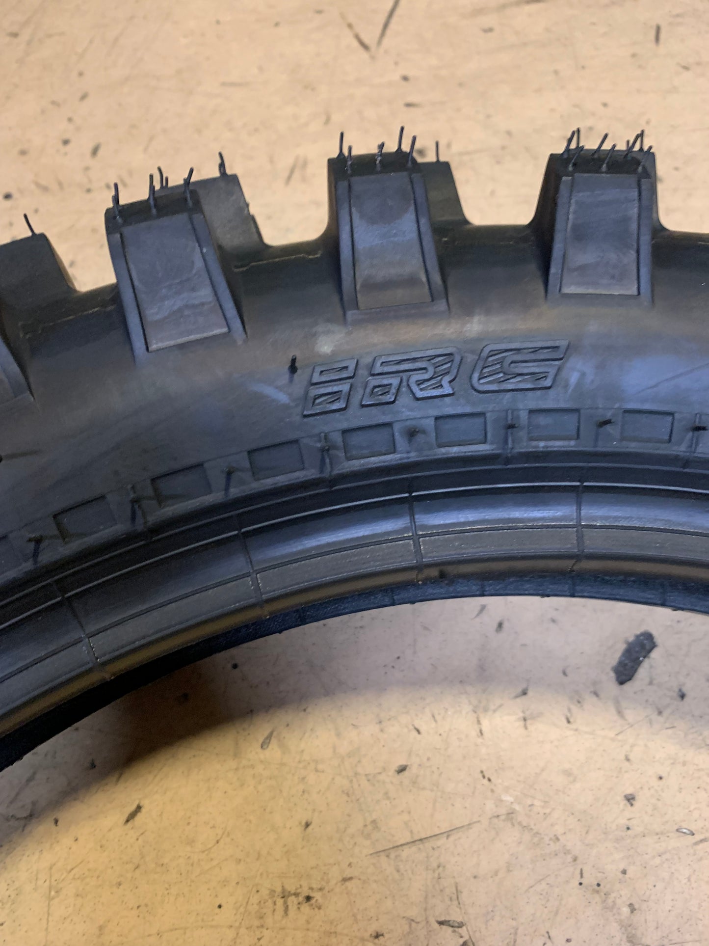 IRC GEKKOTA VOLCANDURO VE33S BSW  110 100 18 64M REAR MOTORCYCLE TIRE 102653