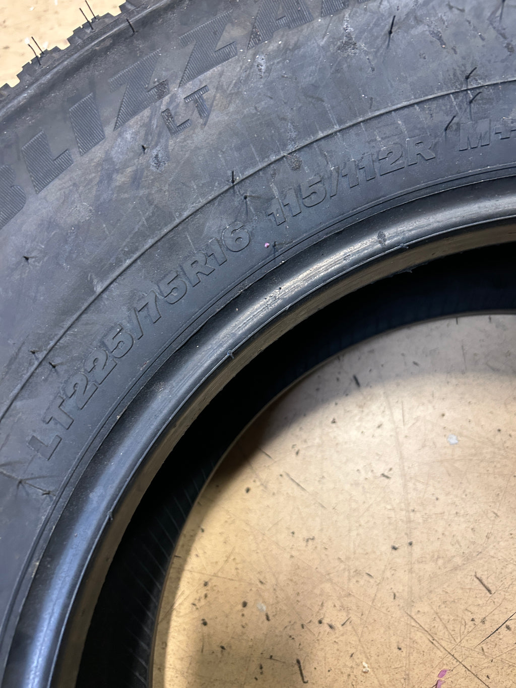 BRIDGESTONE BLIZZAK LT BSW LT 225 75 16 115/112R WINTER TIRE 000647