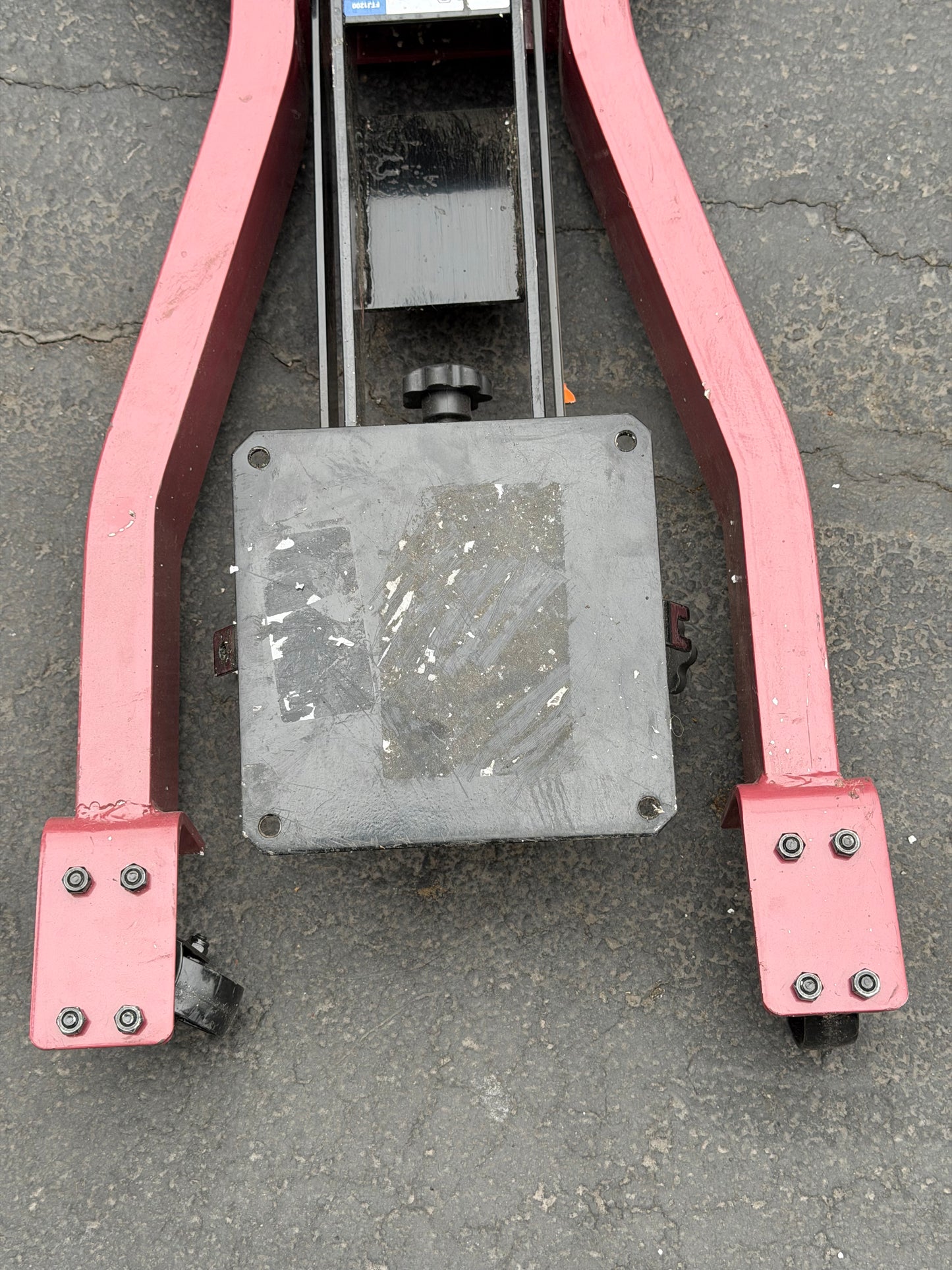 MATCO TOOLS 1200LBS FLOOR STYLE TRANSMISSION JACK FTJ1200