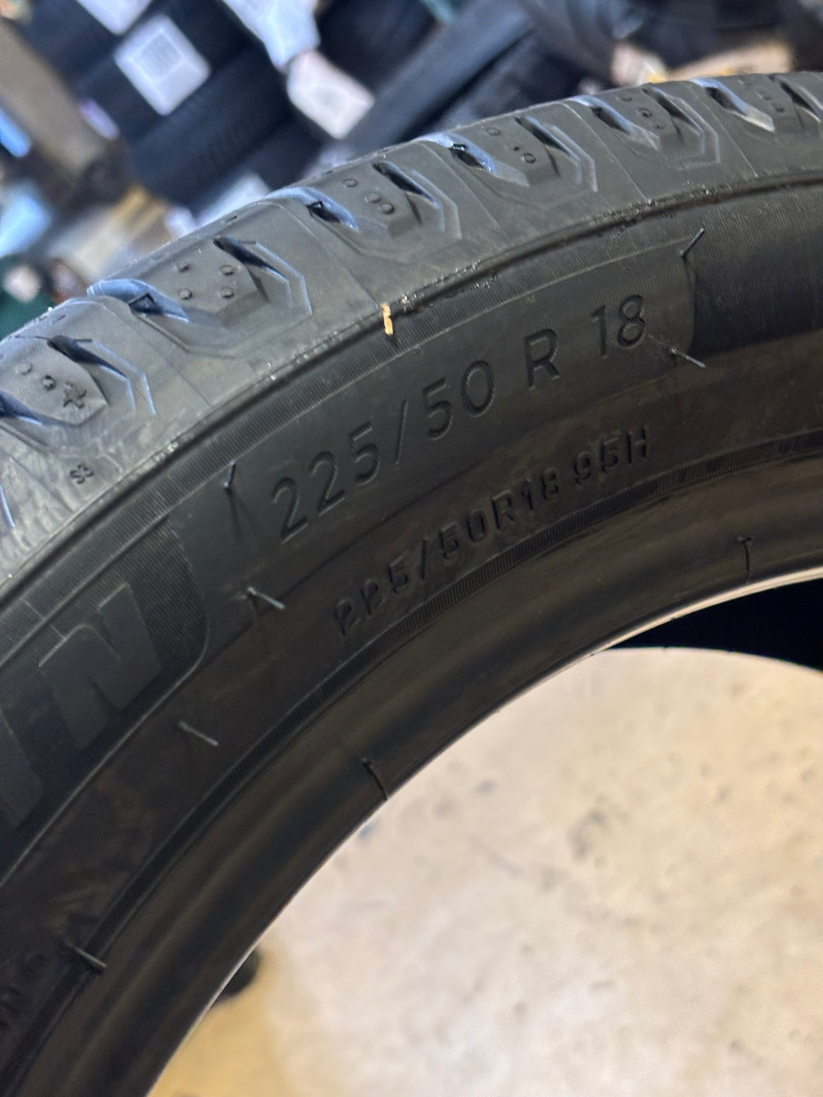 MICHELIN DEFENDER 2 BSW P 225 50 18 95H SL ALL SEASON TIRE 47584