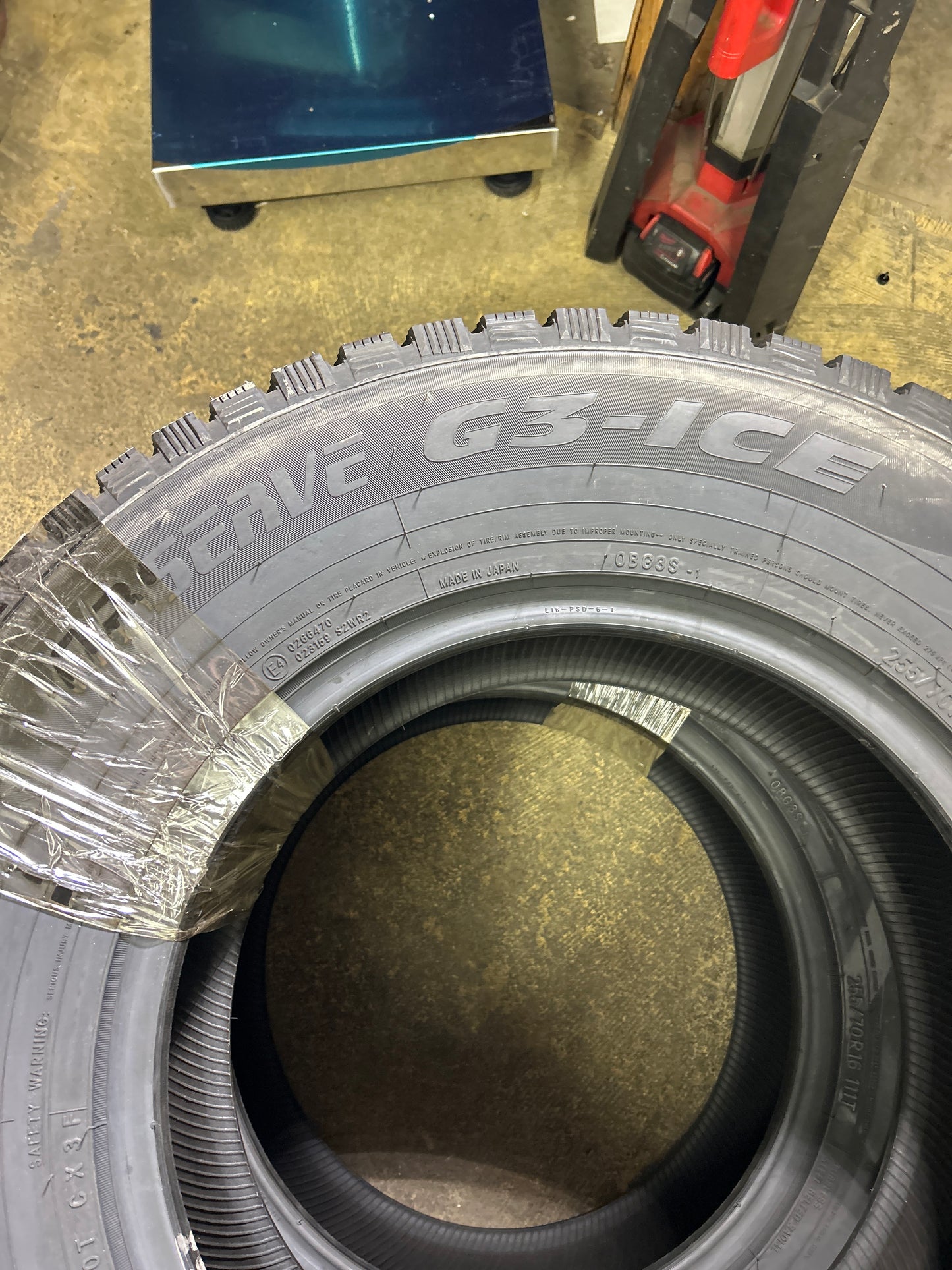 TOYO OBSERVE G3-ICE BSW  255/70R16 111T  WINTER TIRE 110390