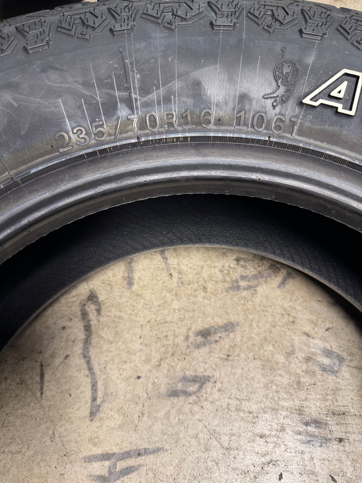 4 ATLAS PARALLER A/T OWL P 235 70 16 106T ALL TERRAIN TIRE 221023952