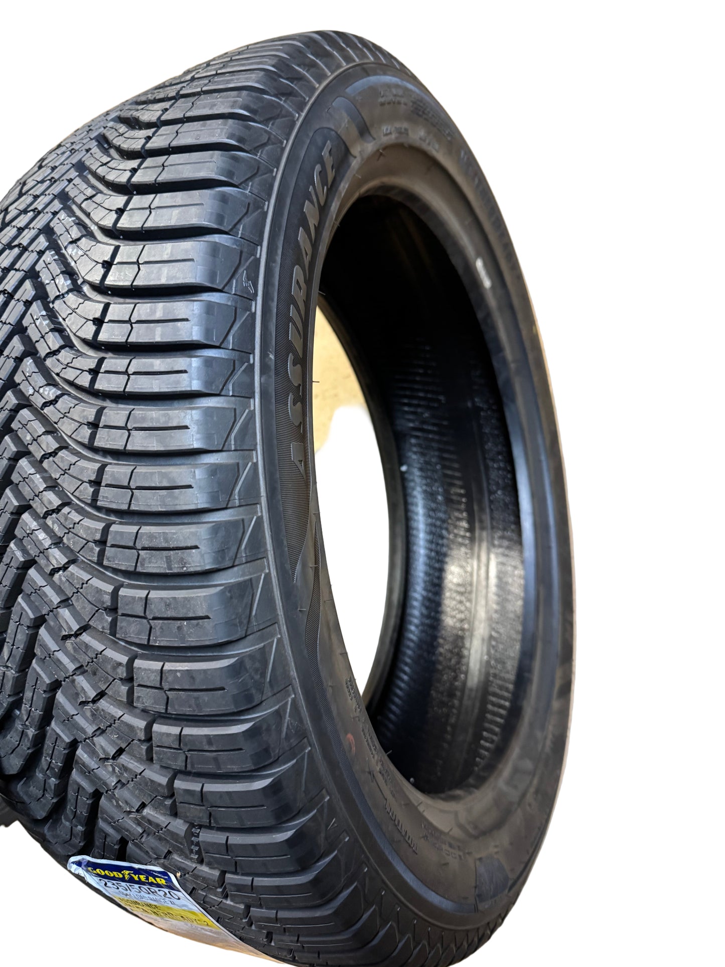 2 GOODYEAR ASSURANCE WEATHERREADY 2 BSW P 235 50 20 104V XL ALL WEATHER TIRE 767132673