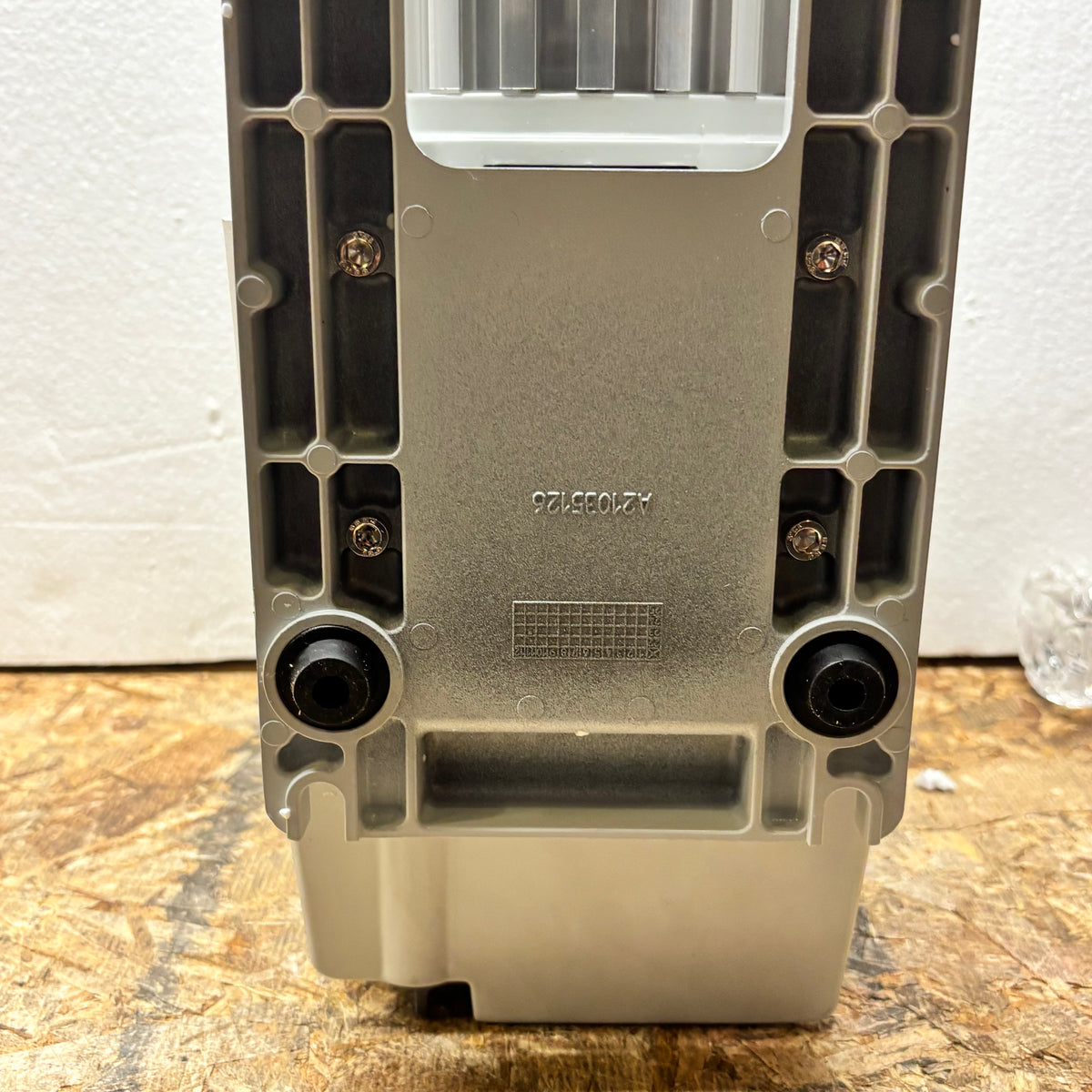 EDWARDS RV3 ROTARY VANE VACUUM PUMP 220-240V 50/60HZ (NEEDS REPAIR)