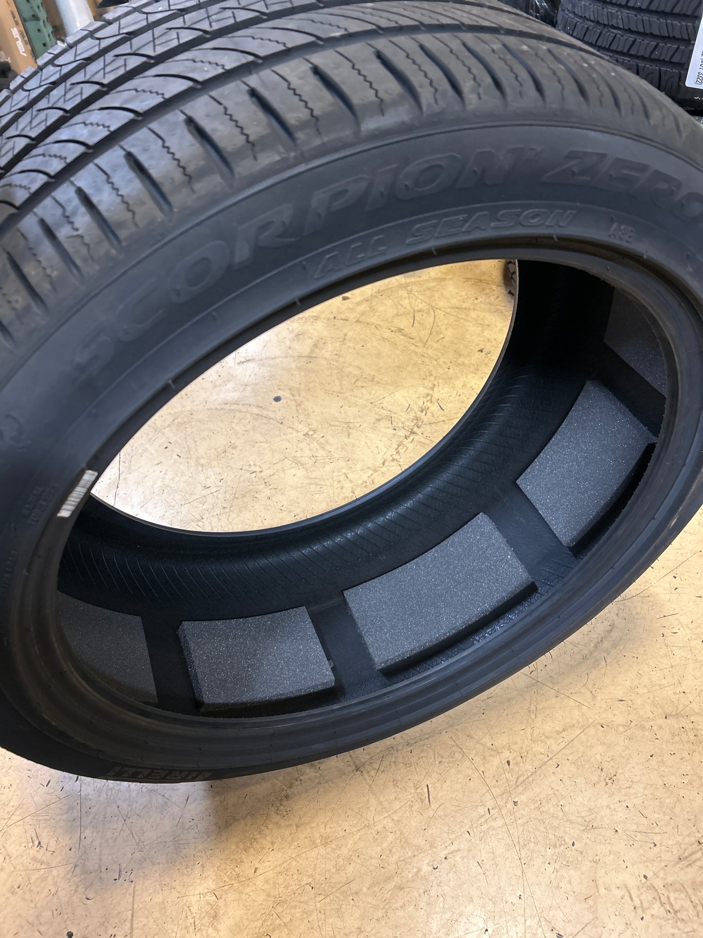 PIRELLI SCORPION ZERO BSW P 325 35 22 114Y XL ALL SEASON TIRE 4248000