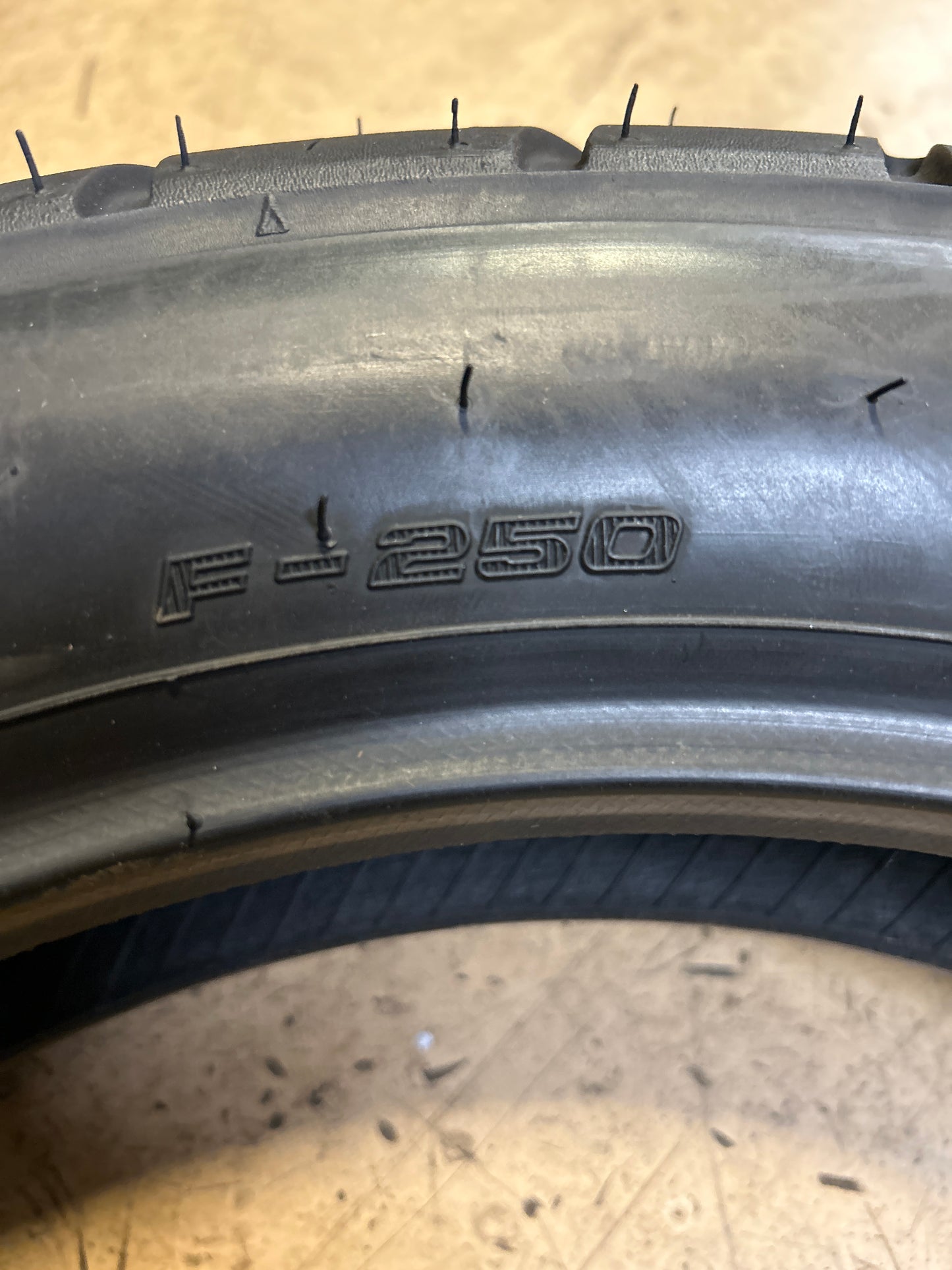 SHINKO F-250 BSW 130 90 16 73H  REAR MOTORCYCLE TIRE 874100