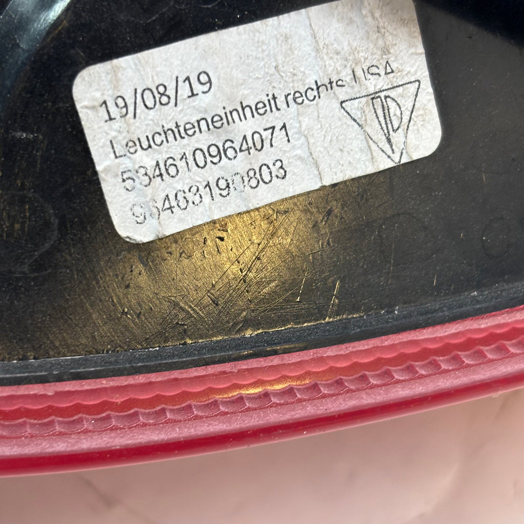 USED PORSCHE 911 TAIL LIGHT RIGHT PASSANGER 89-94 L90002404