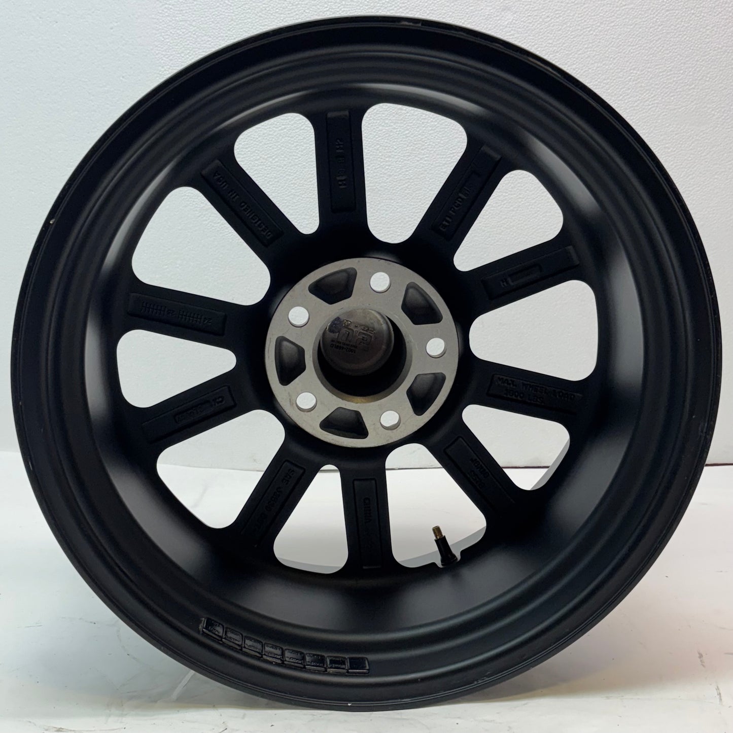 US MAGS U123 RAMBLER GLOSS BLACK MATTE BLACK 18X8 5X120.65 ET 1 1002-46BLD
