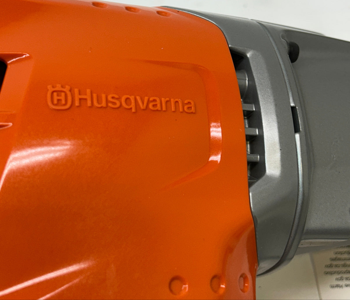 HUSQVARNA CORDLESS CORE DRILL W/ 2 BATTERIES & CHARGER DM 540I