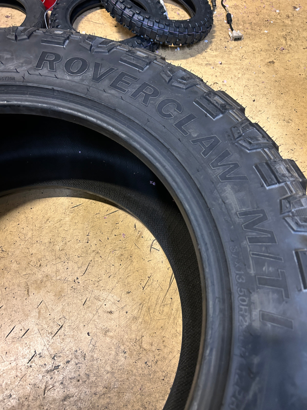 NOS ATLANDER ROVERCLAW M/T I BSW LT 37 13.5 22 128Q 12PLY MUD TIRE ATL1810