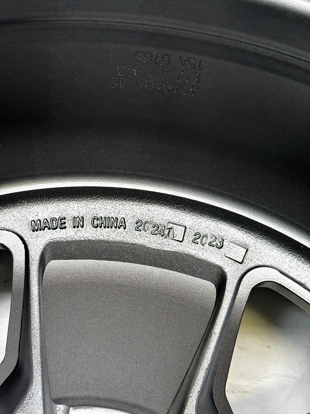 LEGENDARY WHEEL CO. STYLED ALLOY WHEEL 17"X8" CHARCOAL/MACHINED 5X114.3 ET7.4